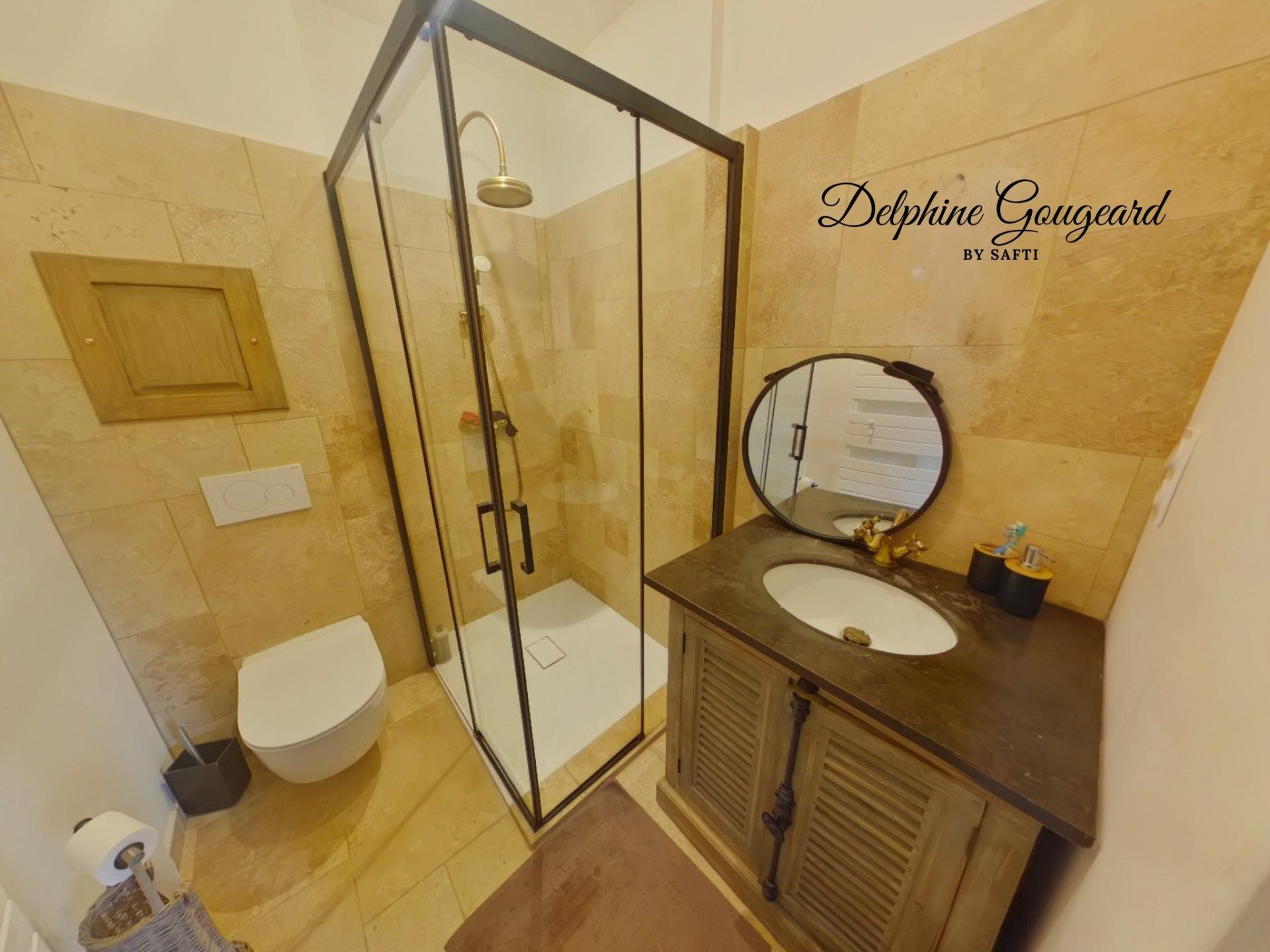 Photo 14 of the listing.