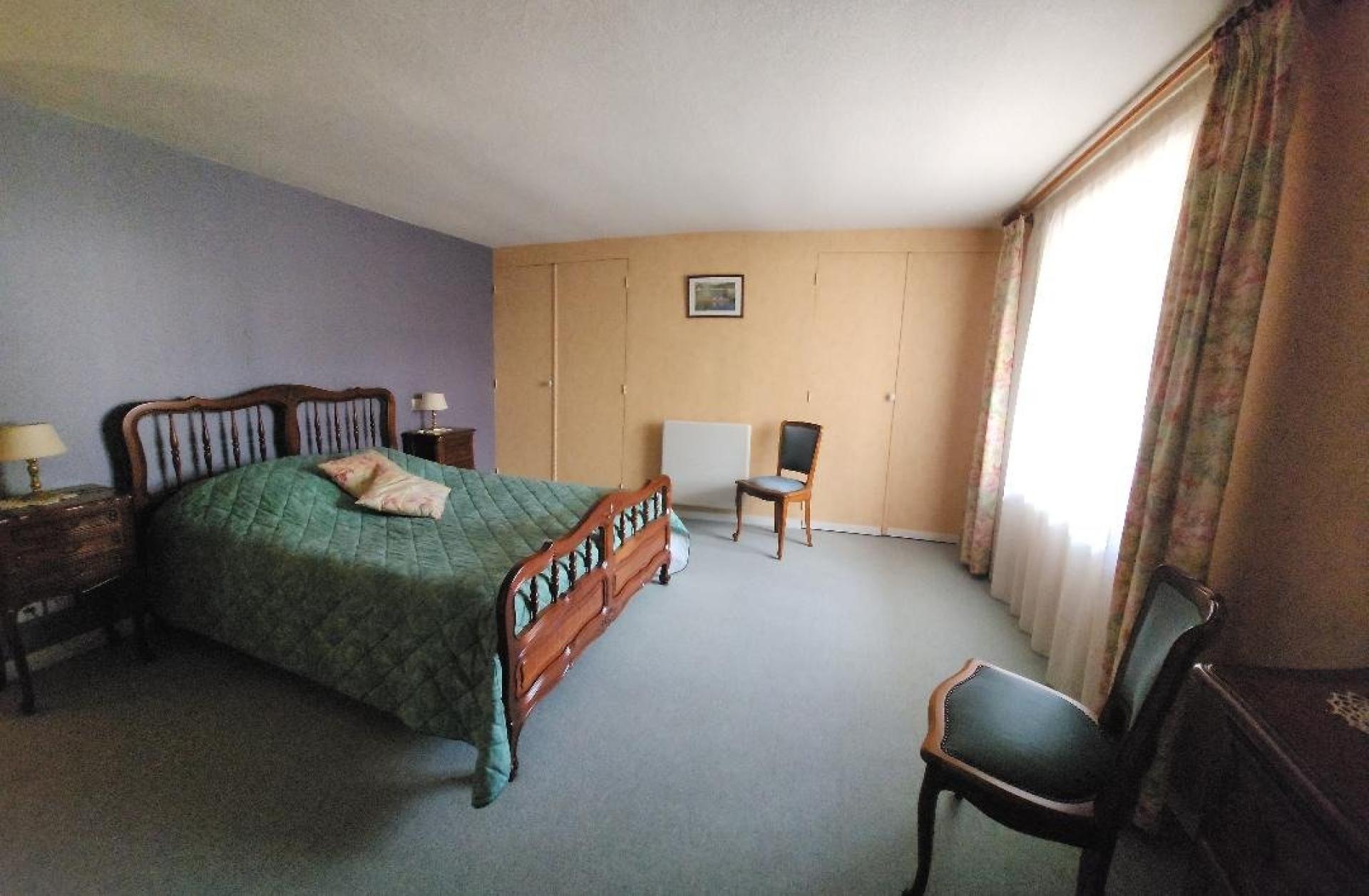 Photo 6 of the listing.