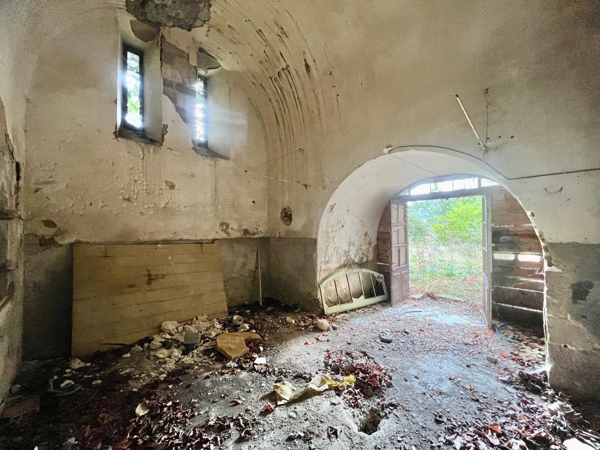 Photo 8 of the listing.