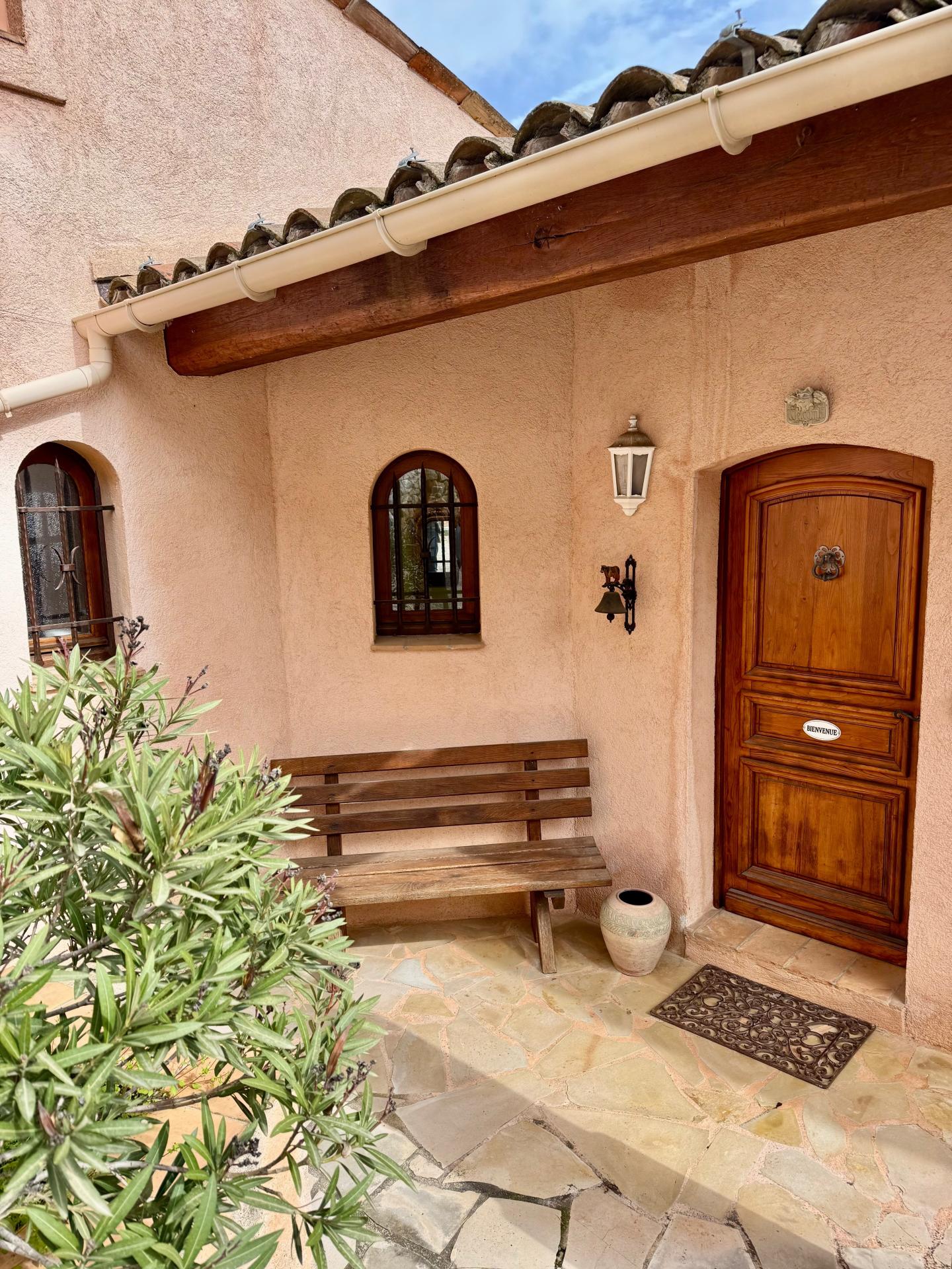 Photo 5 of the listing.