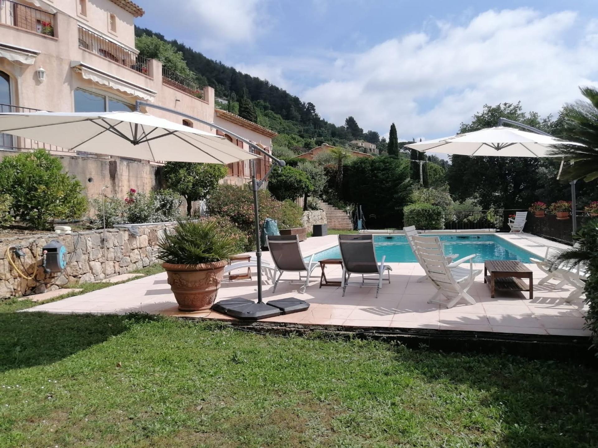 Photo 3 of the listing.