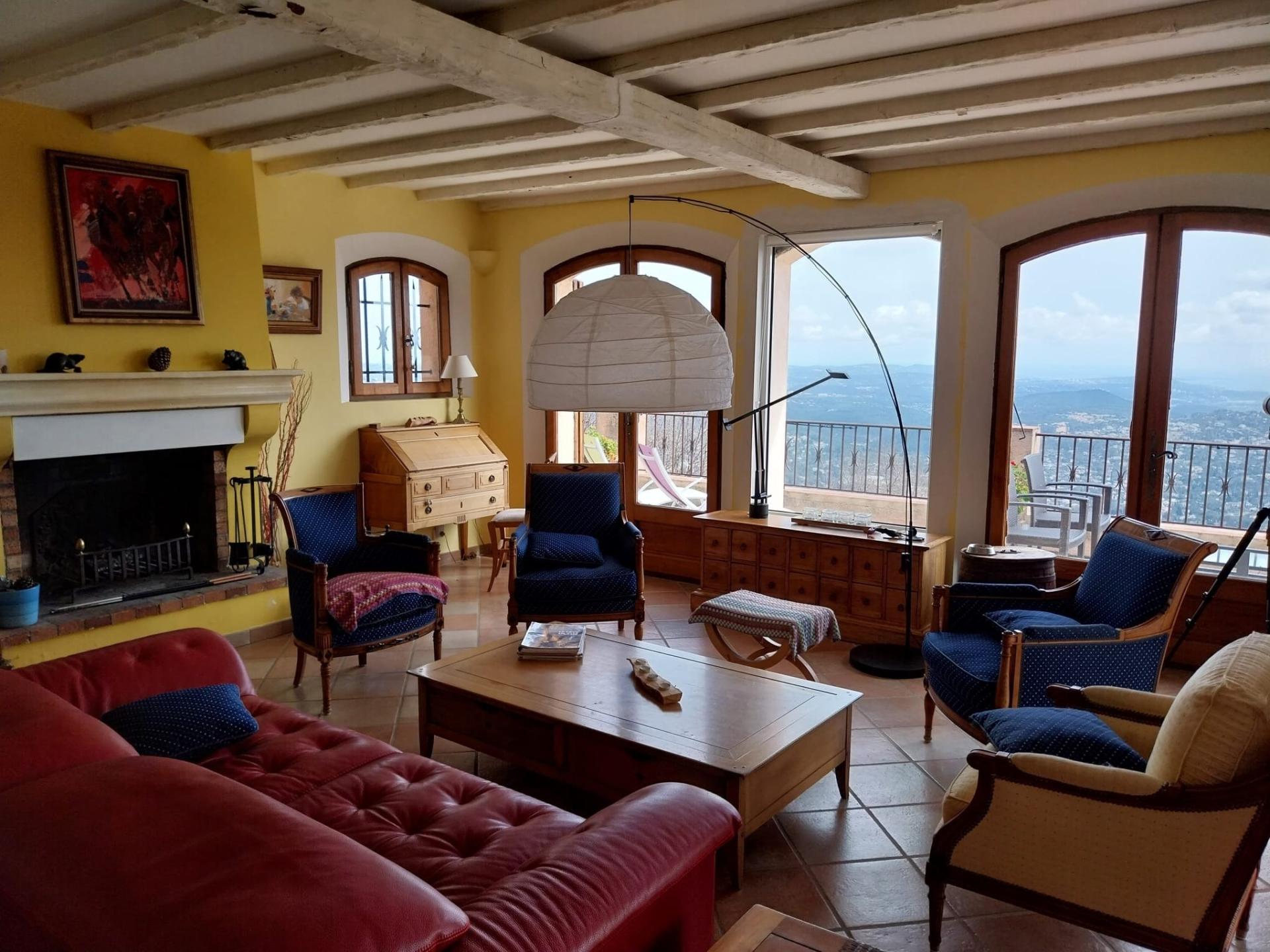 Photo 7 of the listing.