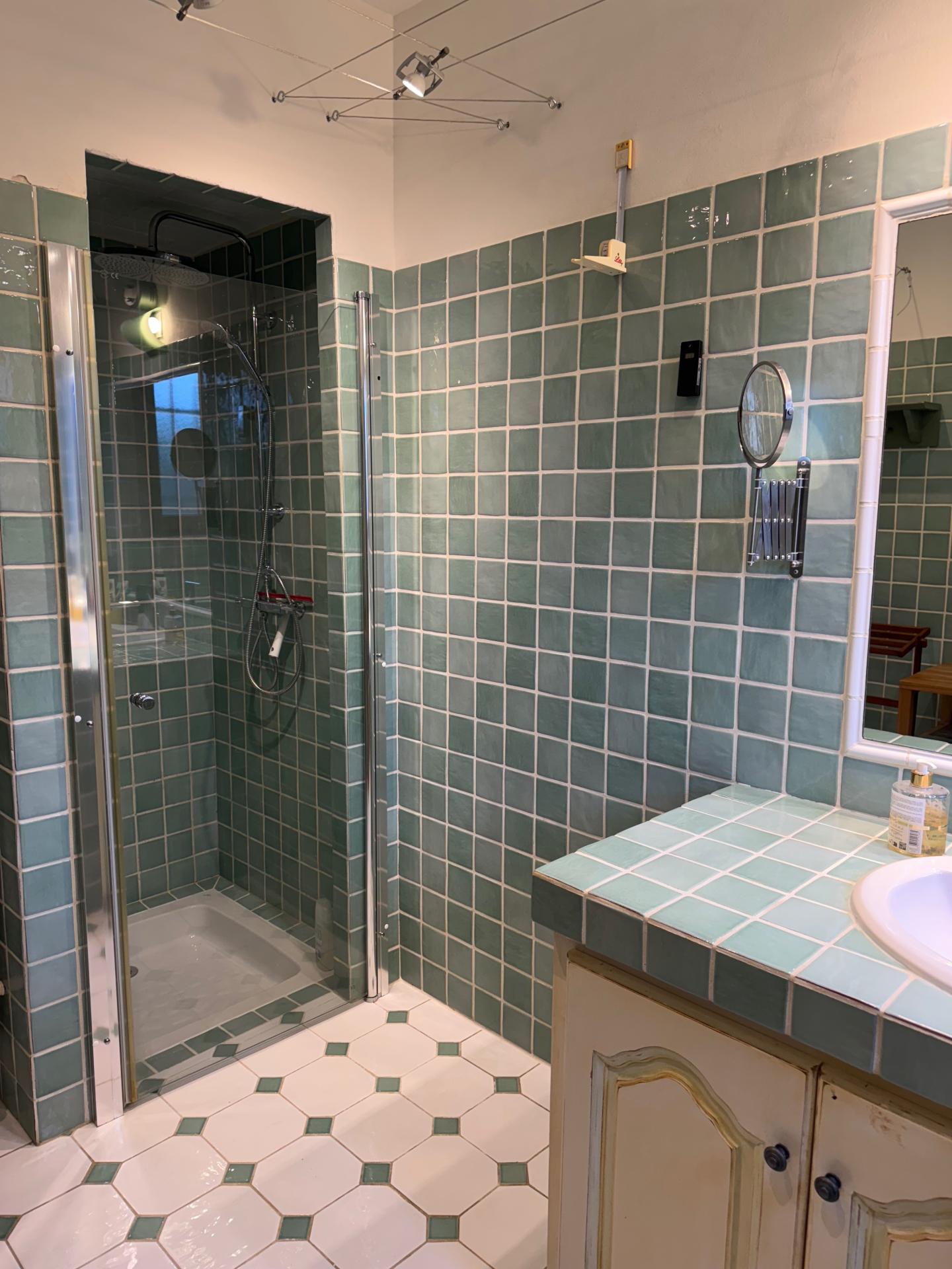 Photo 10 of the listing.