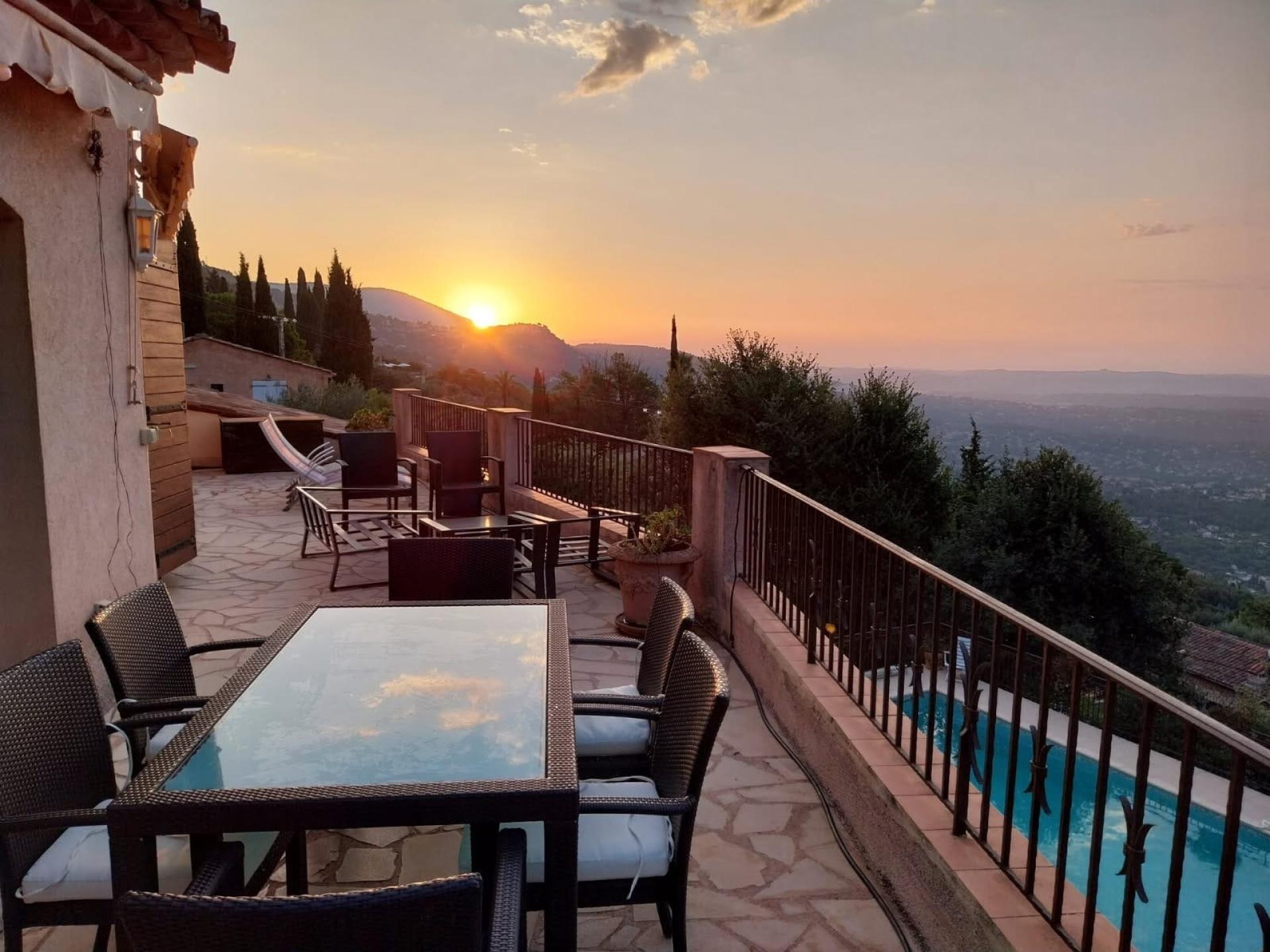 Photo 4 of the listing.