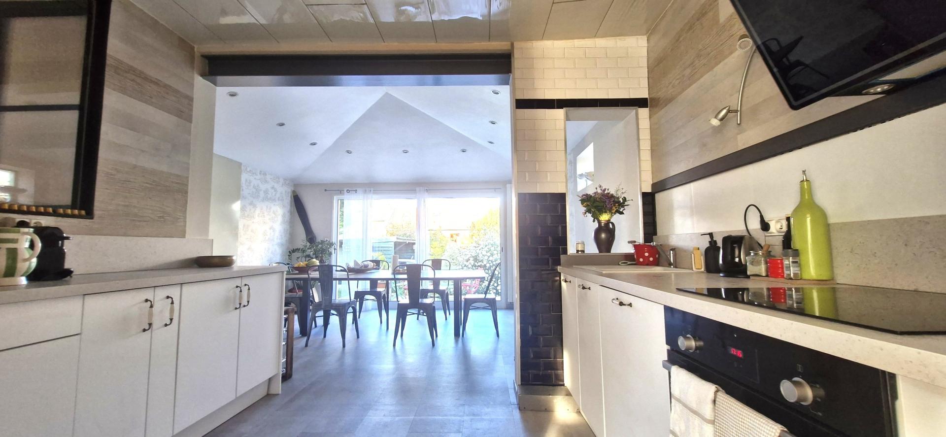 Photo 6 of the listing.