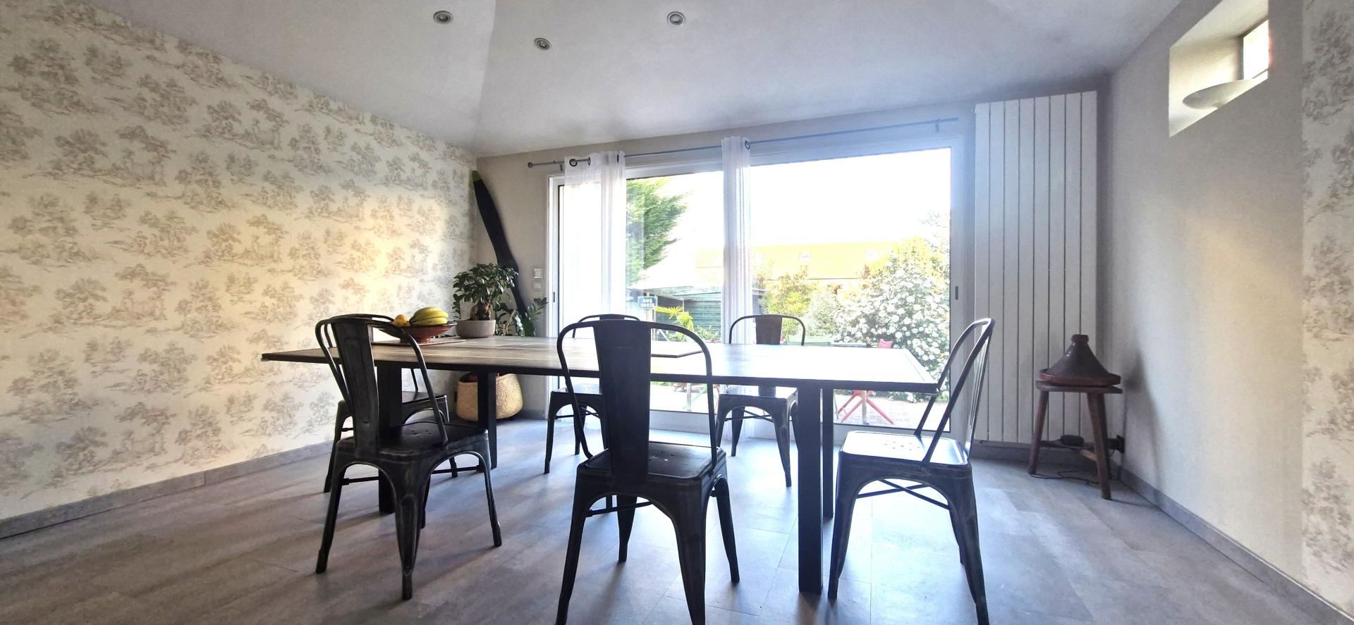 Photo 2 of the listing.