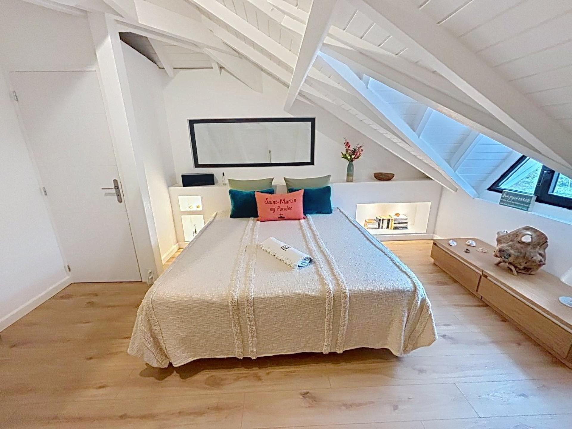 Photo 8 of the listing.