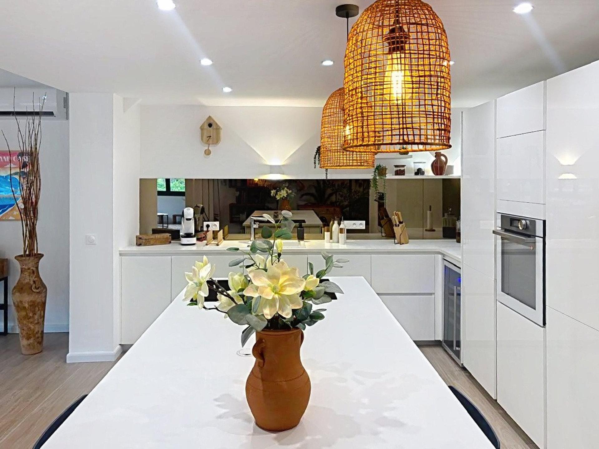 Photo 3 of the listing.