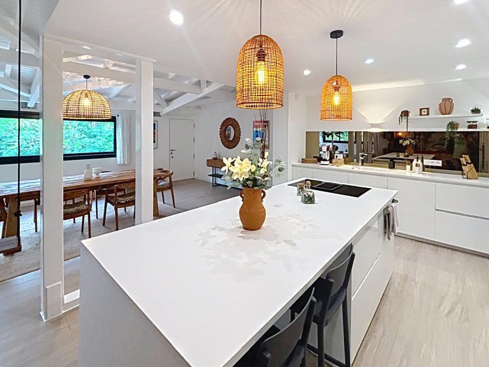 Photo 2 of the listing.