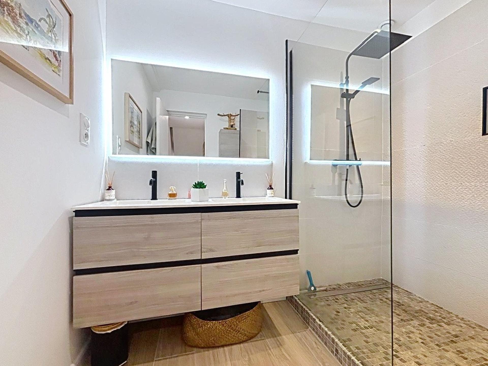 Photo 5 of the listing.