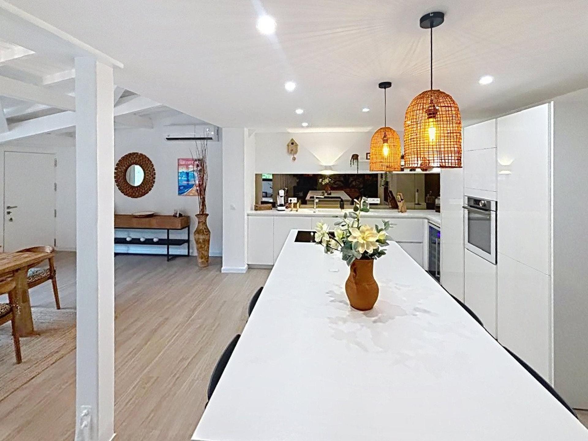 Photo 6 of the listing.