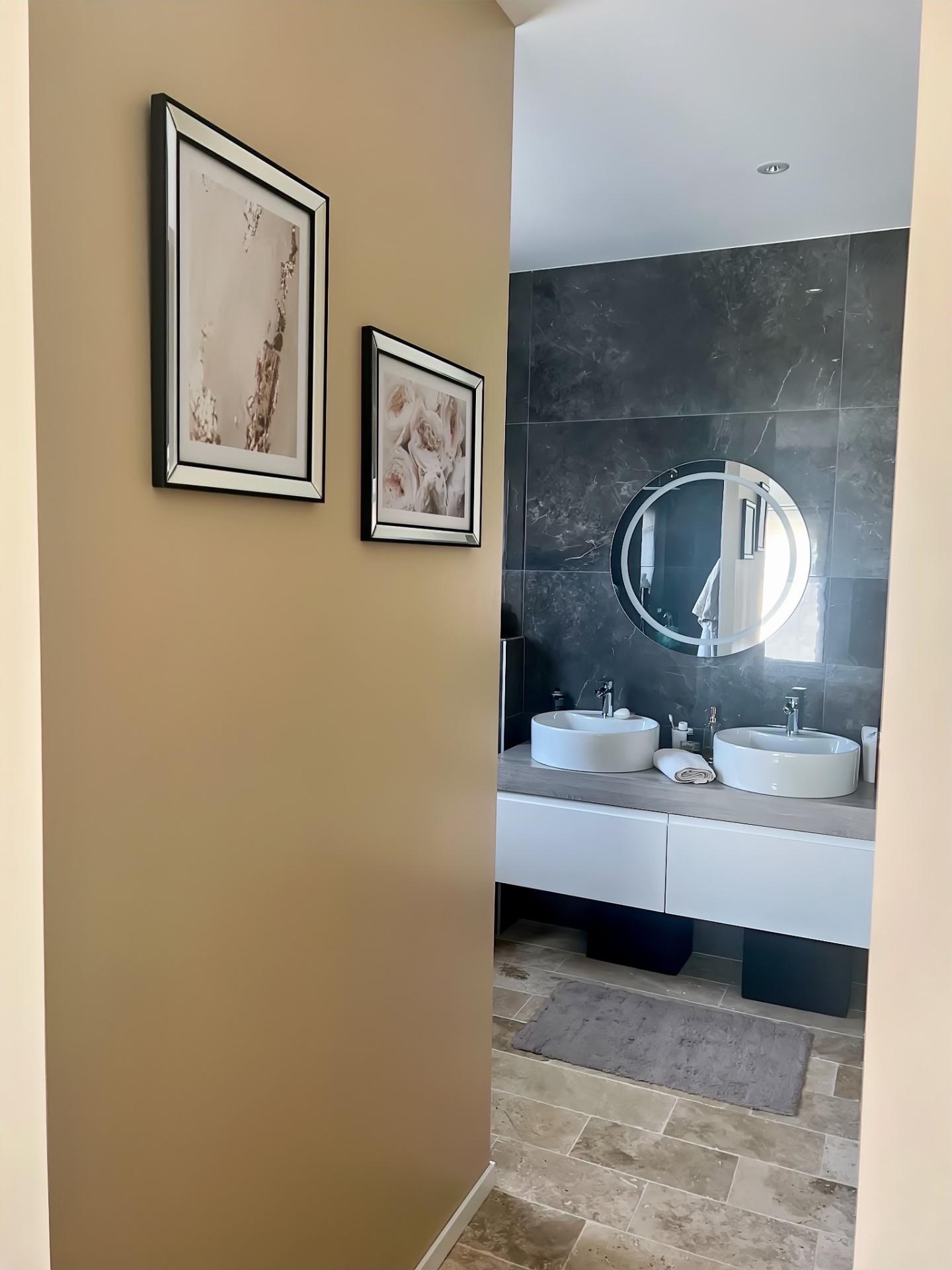 Photo 5 of the listing.