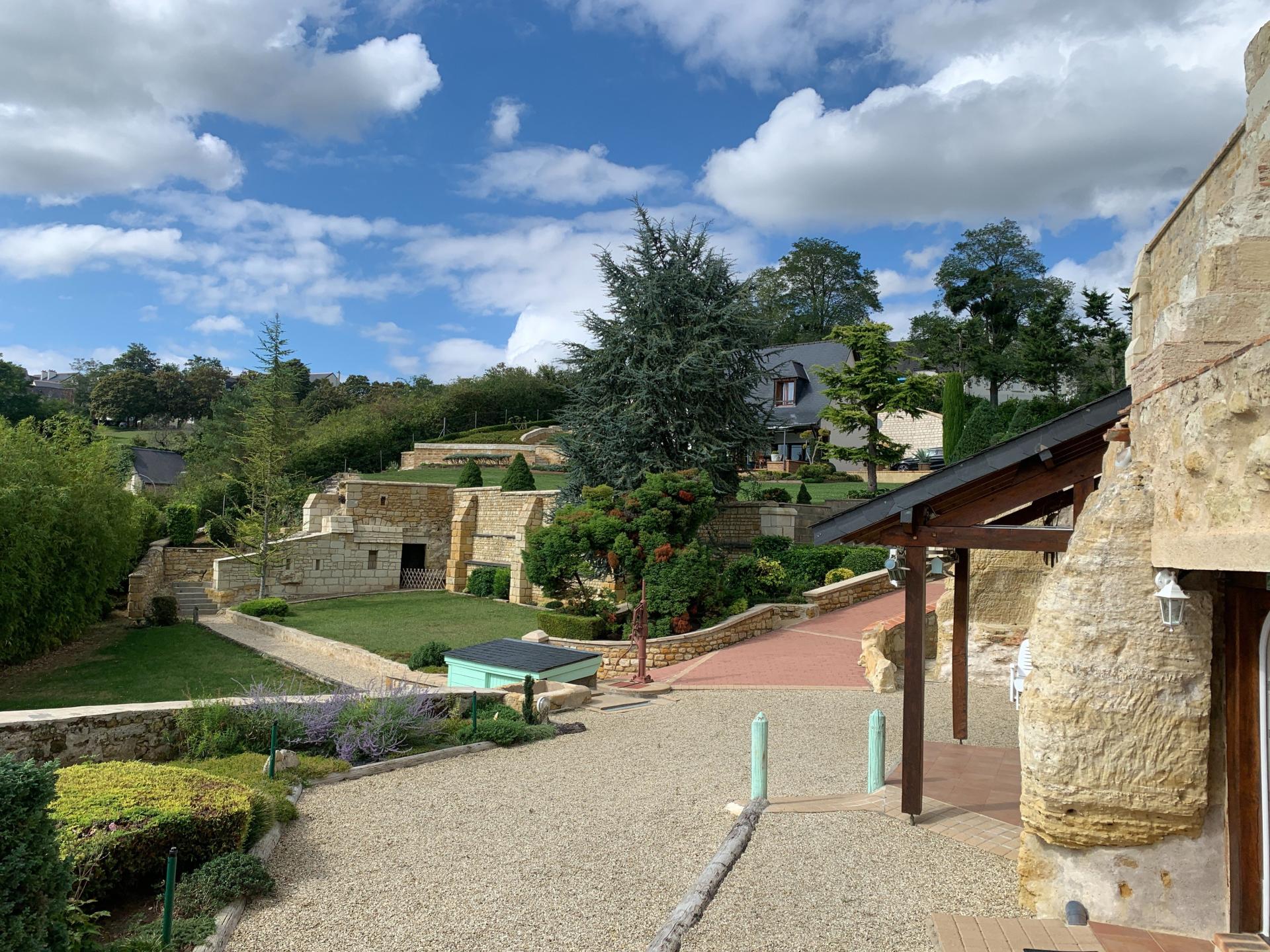 Photo 2 of the listing.