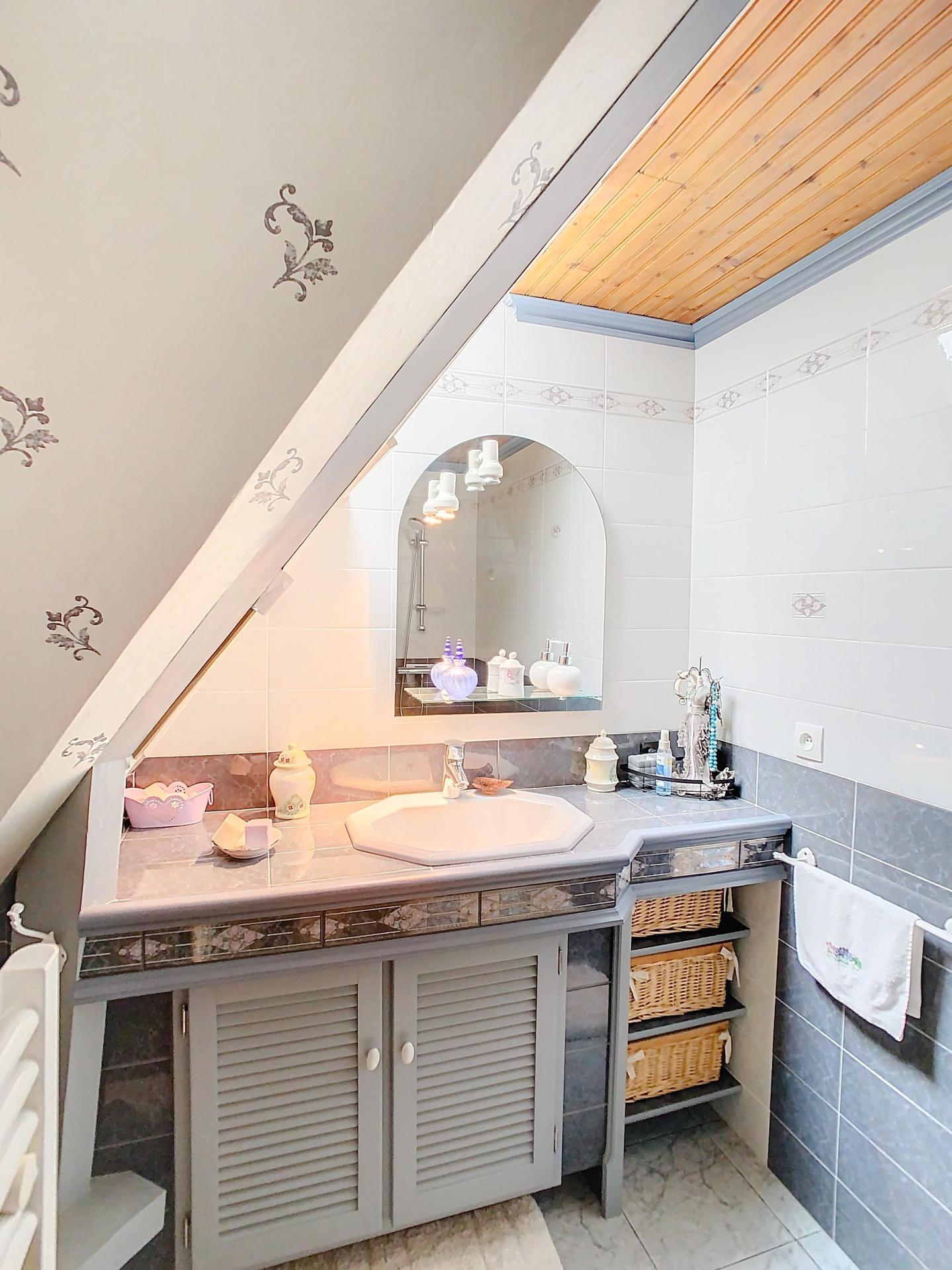 Photo 11 of the listing.