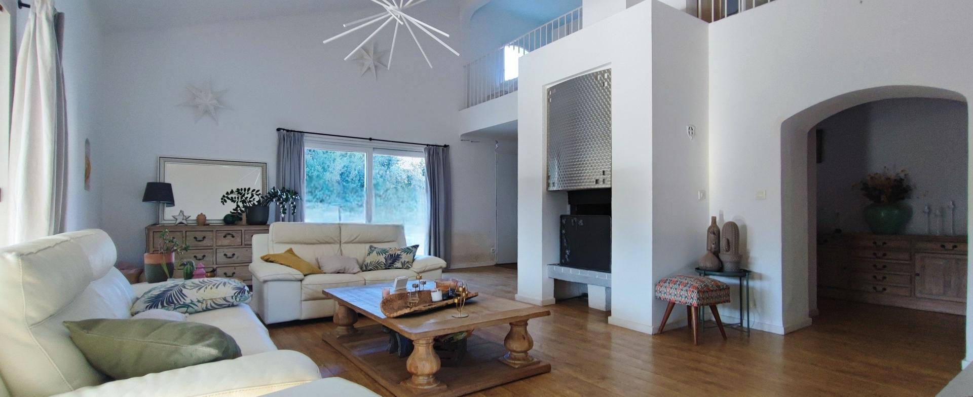 Photo 4 of the listing.