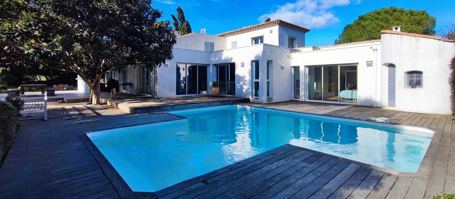 Photo 11 of the listing.