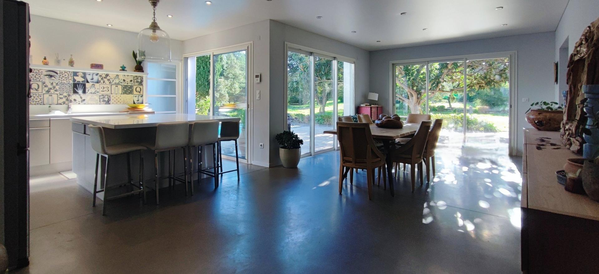 Photo 3 of the listing.