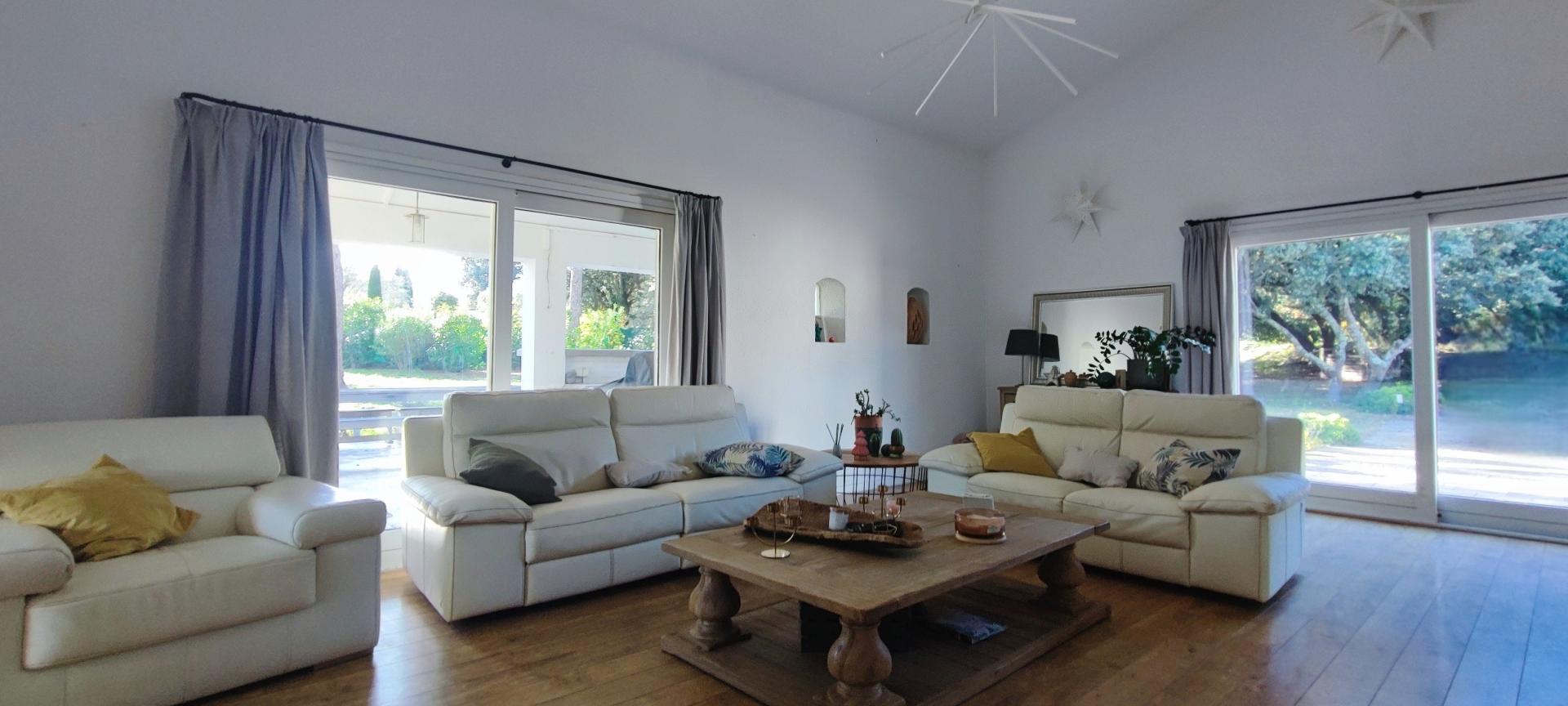 Photo 6 of the listing.