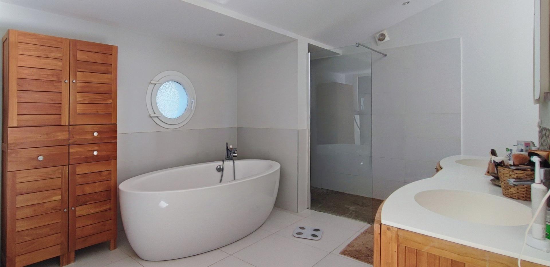 Photo 9 of the listing.