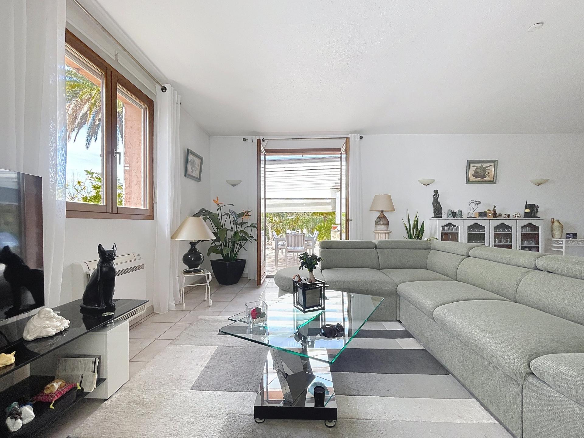 Photo 7 of the listing.