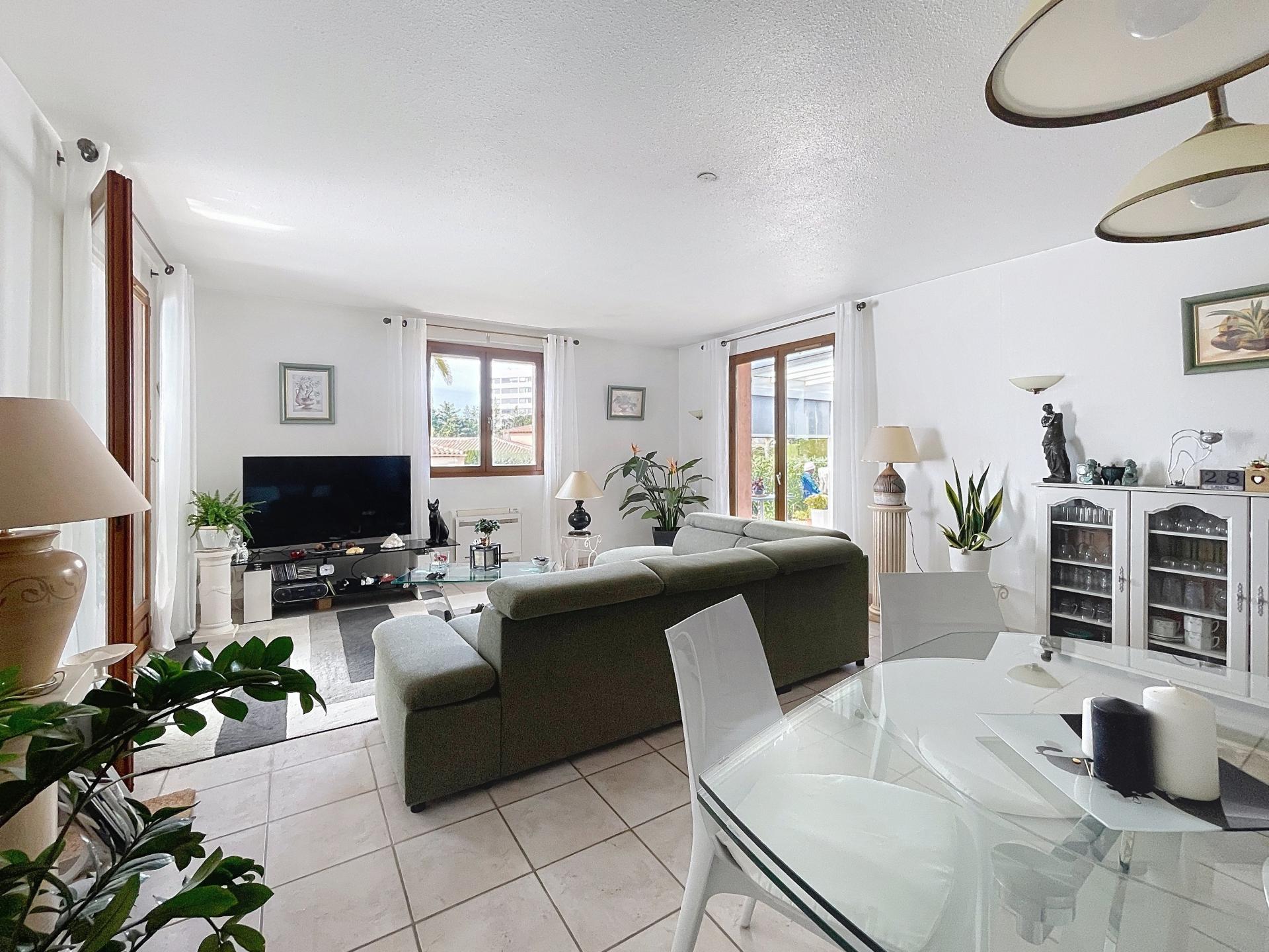 Photo 6 of the listing.