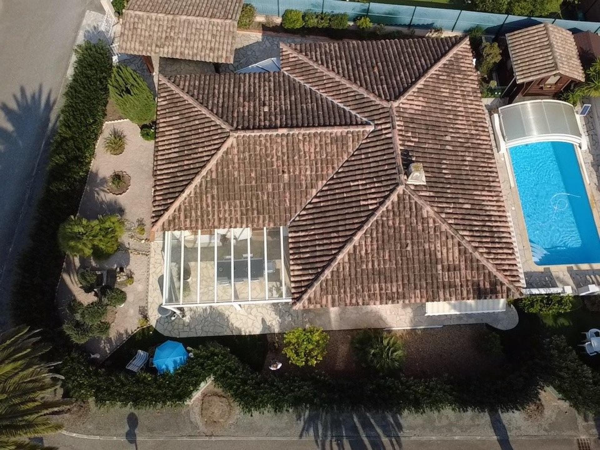 Photo 2 of the listing.