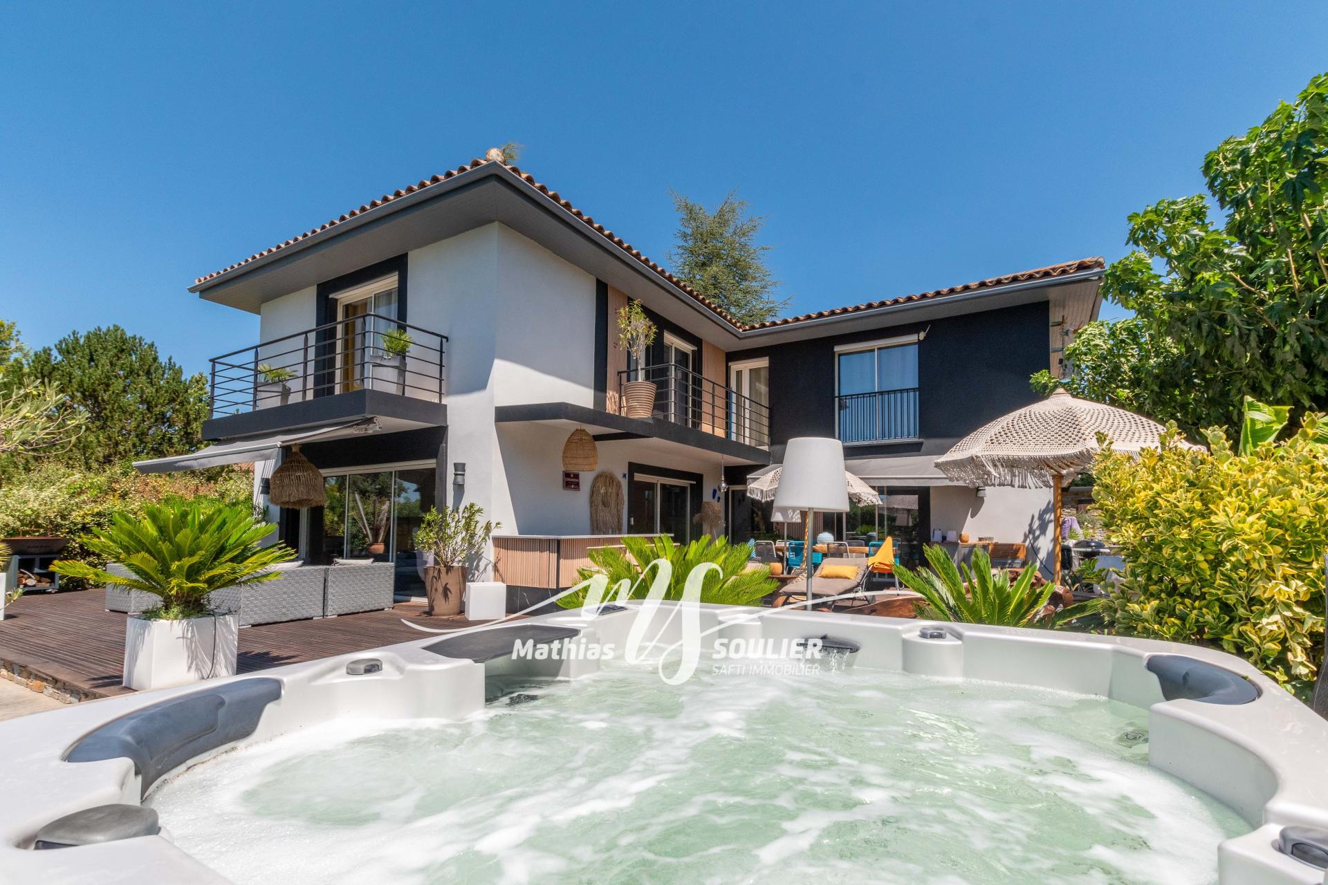 Photo 4 of the listing.