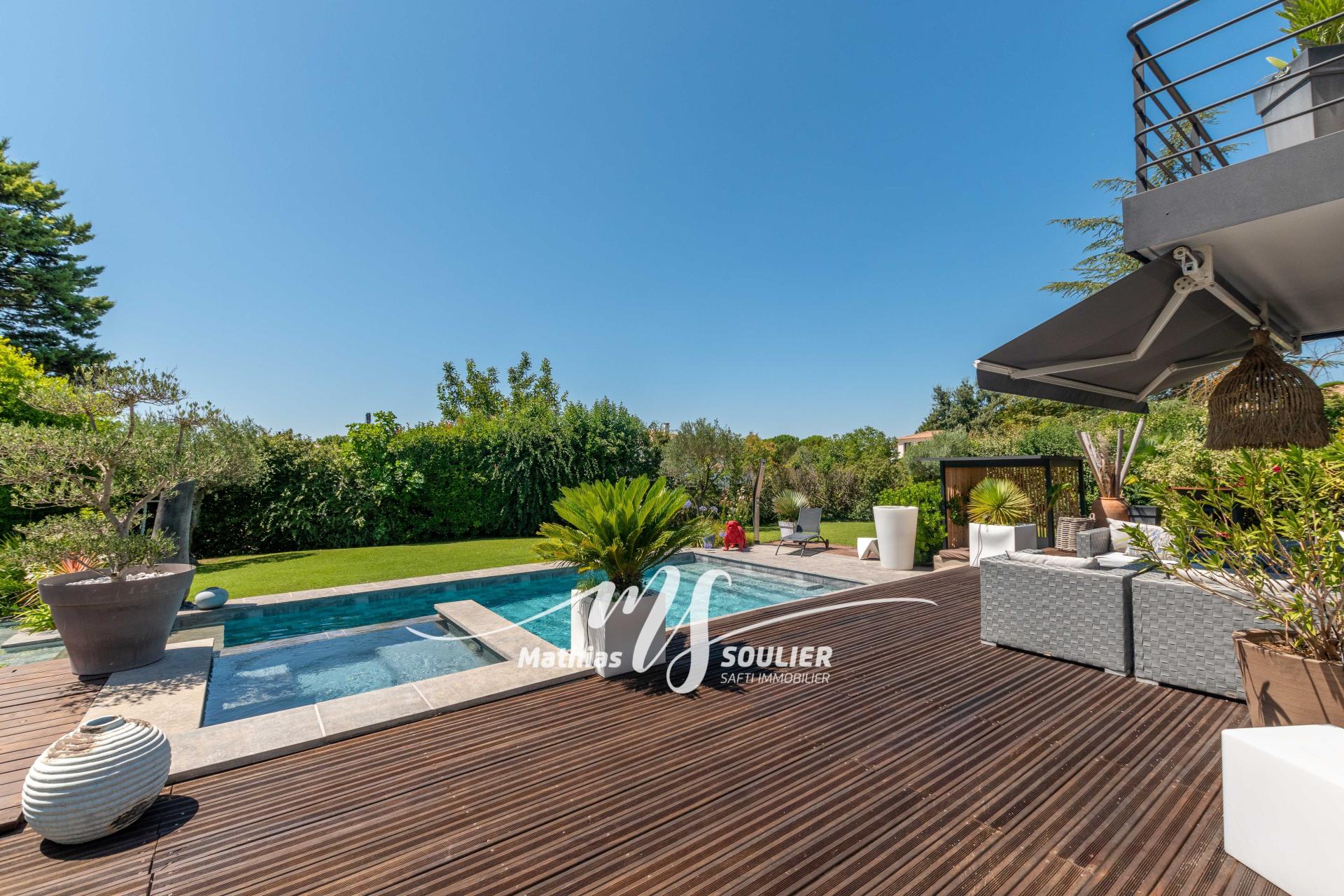 Photo 3 of the listing.