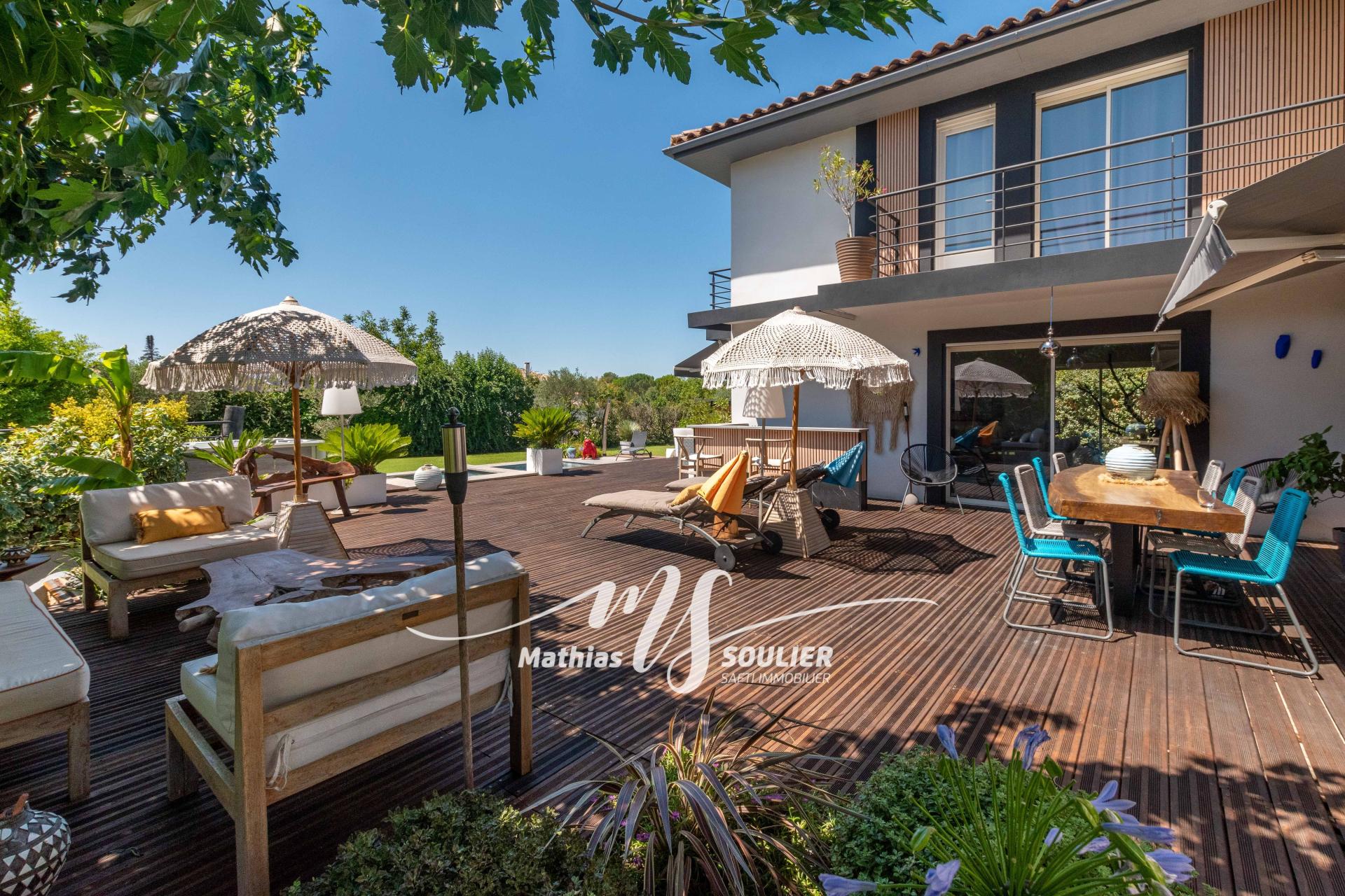 Photo 6 of the listing.