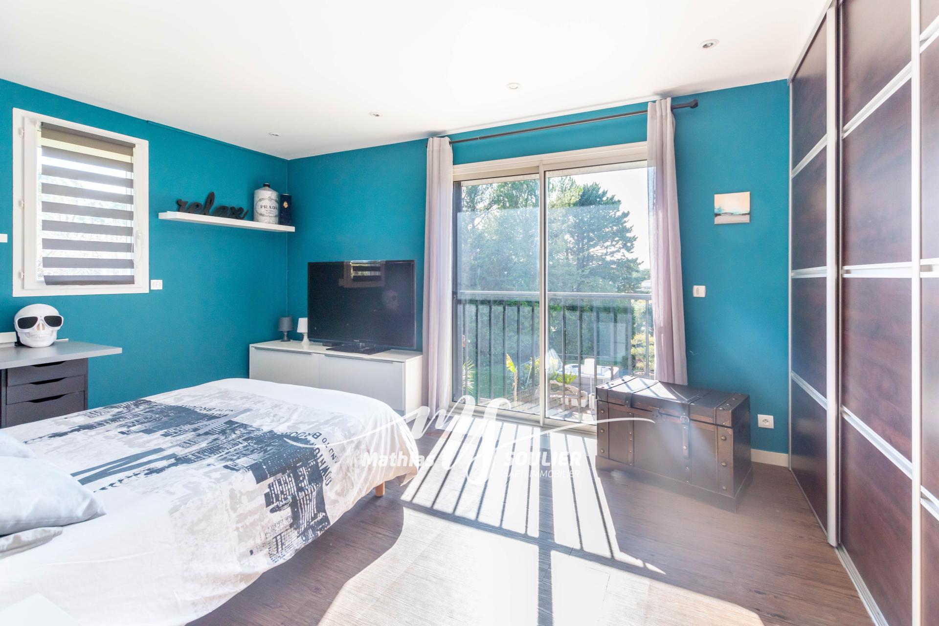 Photo 19 of the listing.