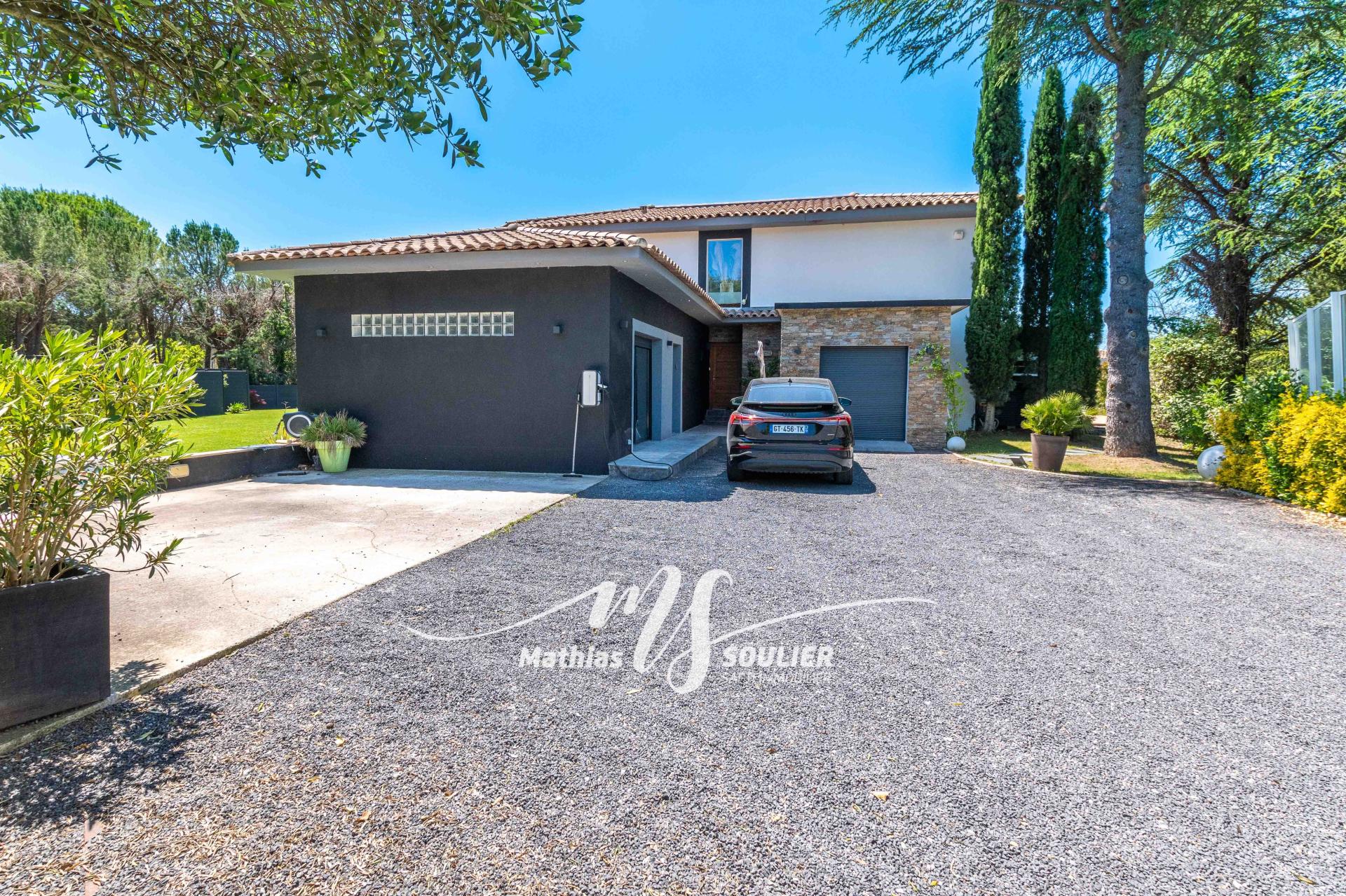 Photo 9 of the listing.