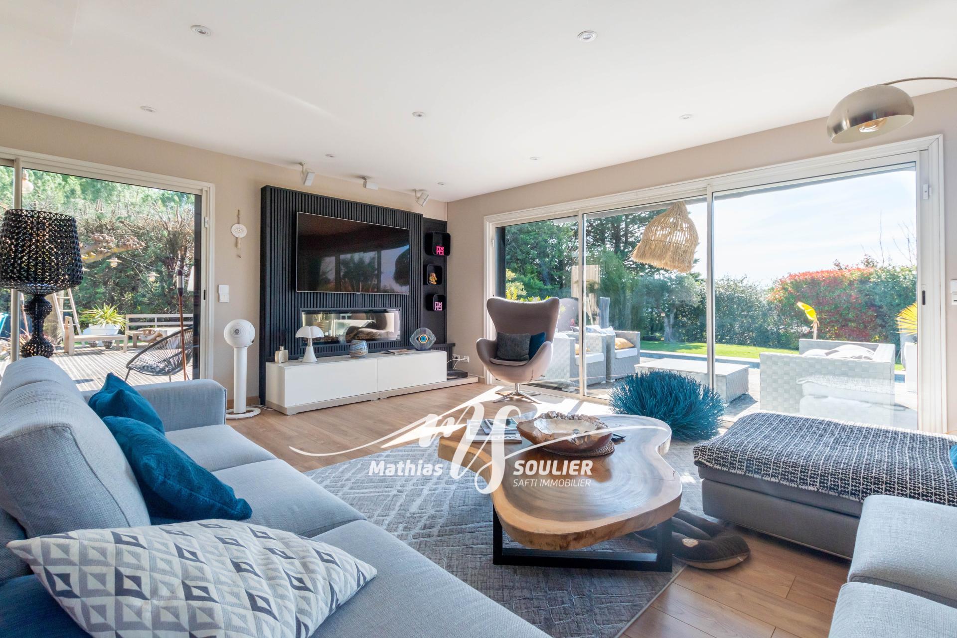 Photo 13 of the listing.