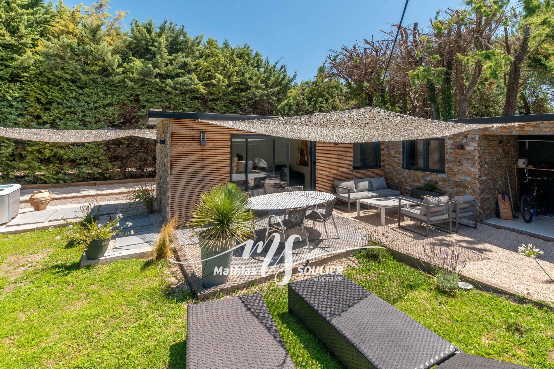 Photo 10 of the listing.