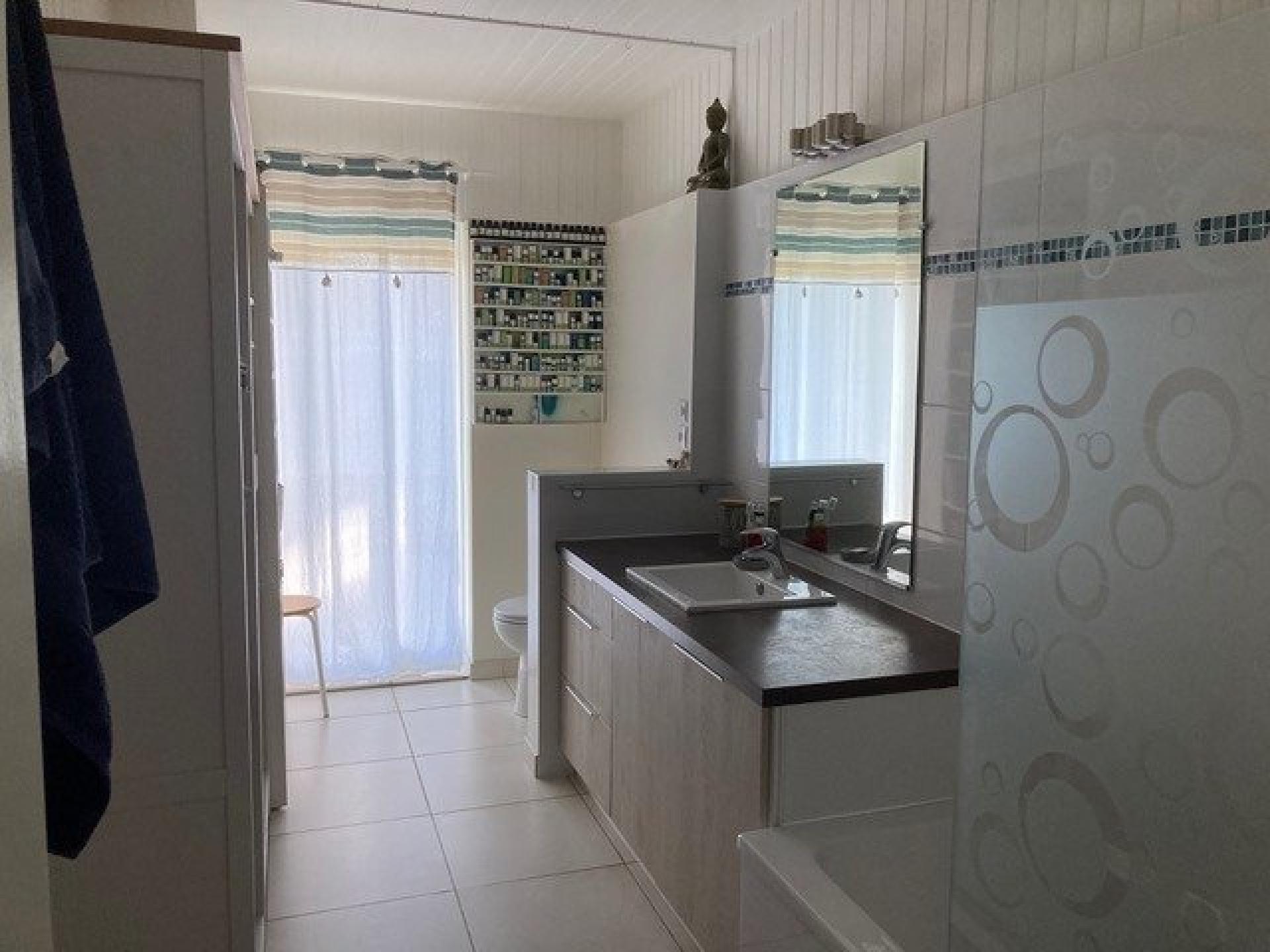 Photo 11 of the listing.