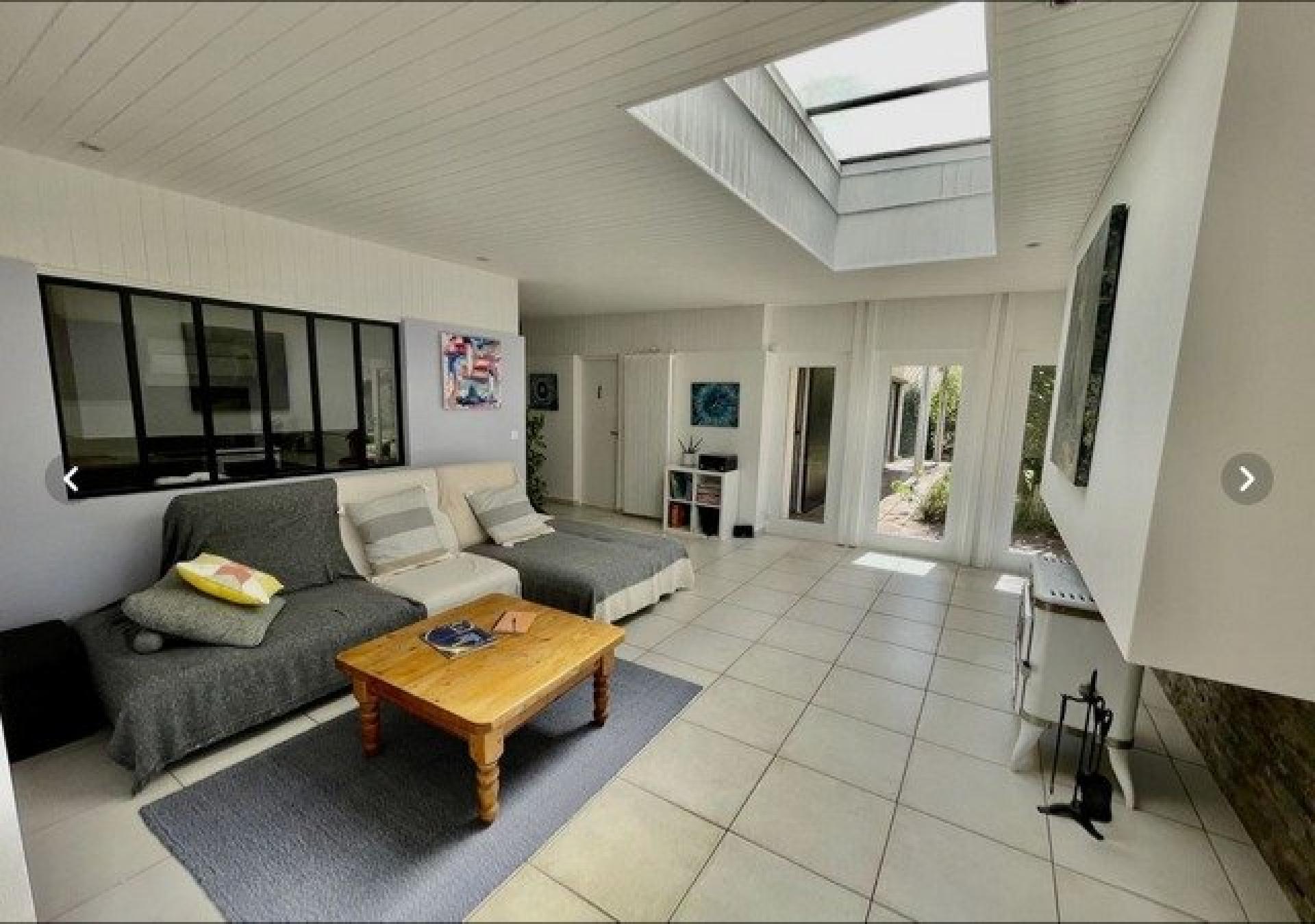 Photo 7 of the listing.