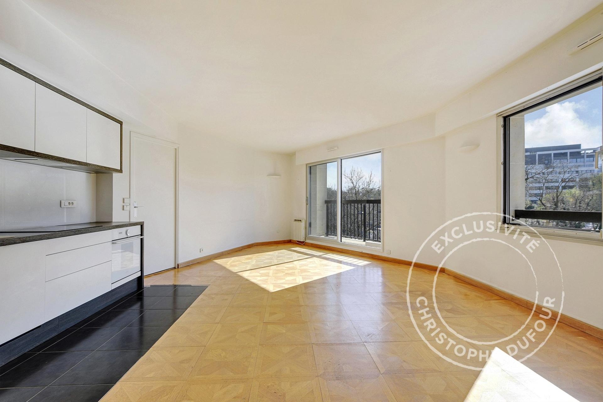 Photo 5 of the listing.