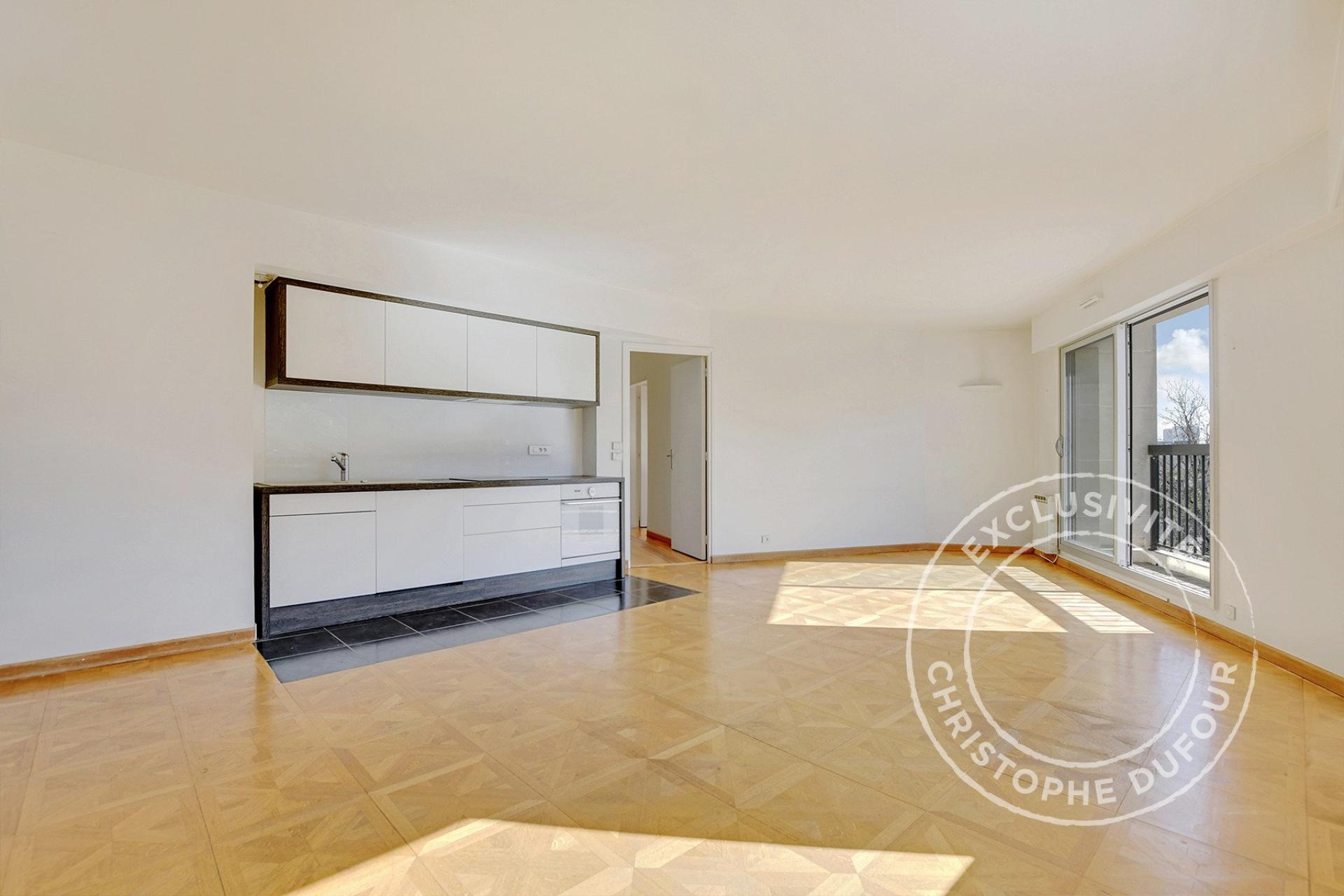 Photo 4 of the listing.