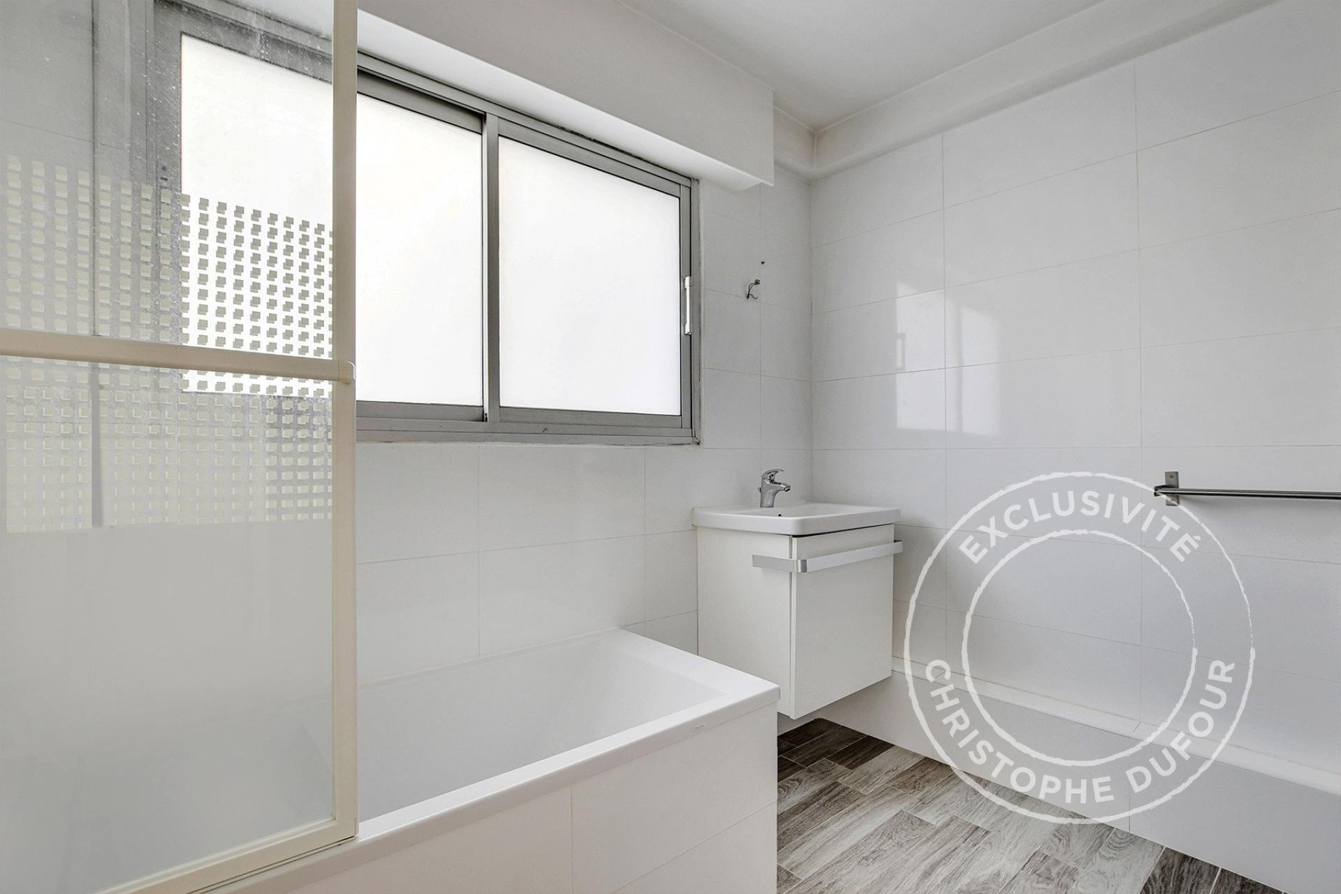 Photo 9 of the listing.