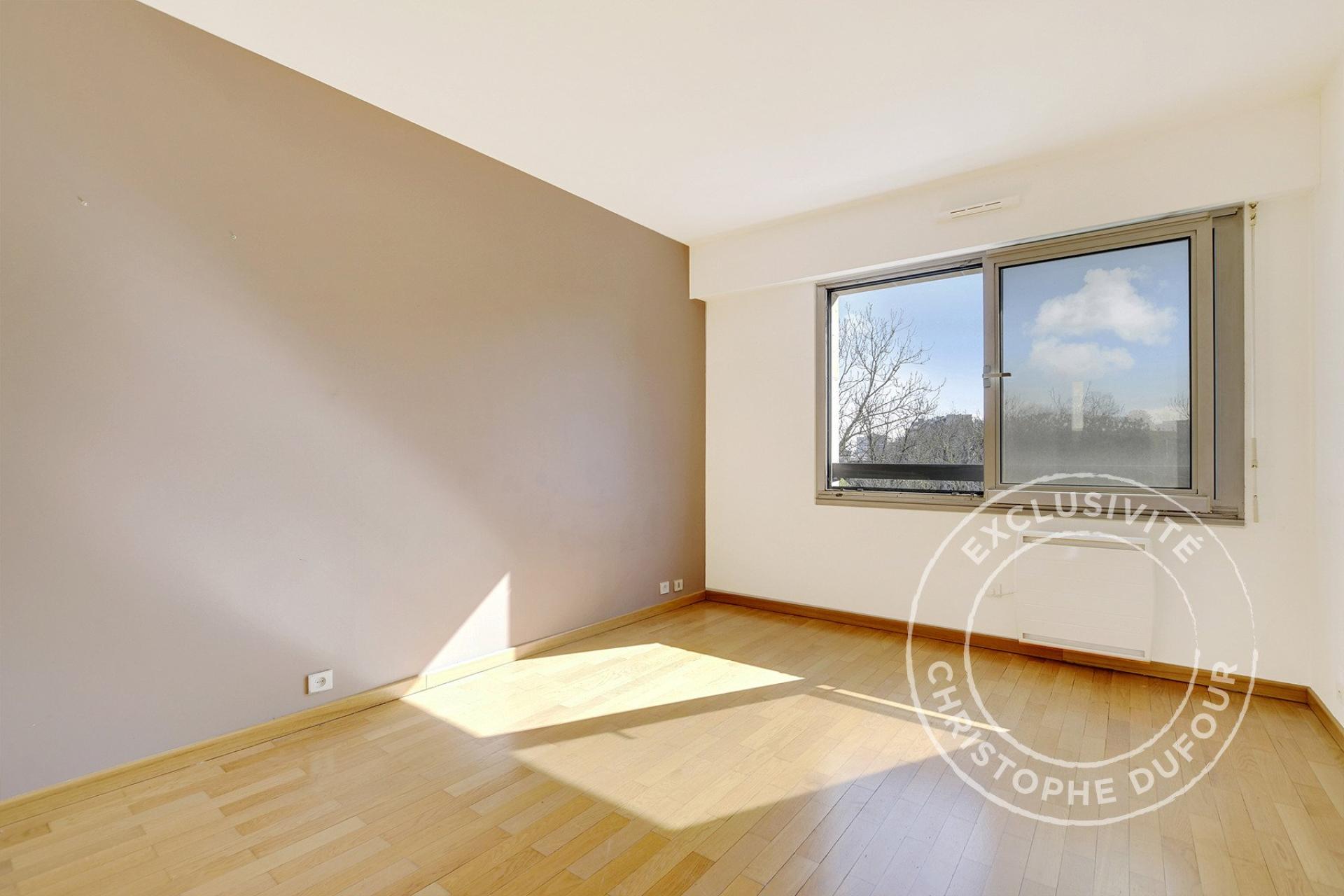 Photo 6 of the listing.