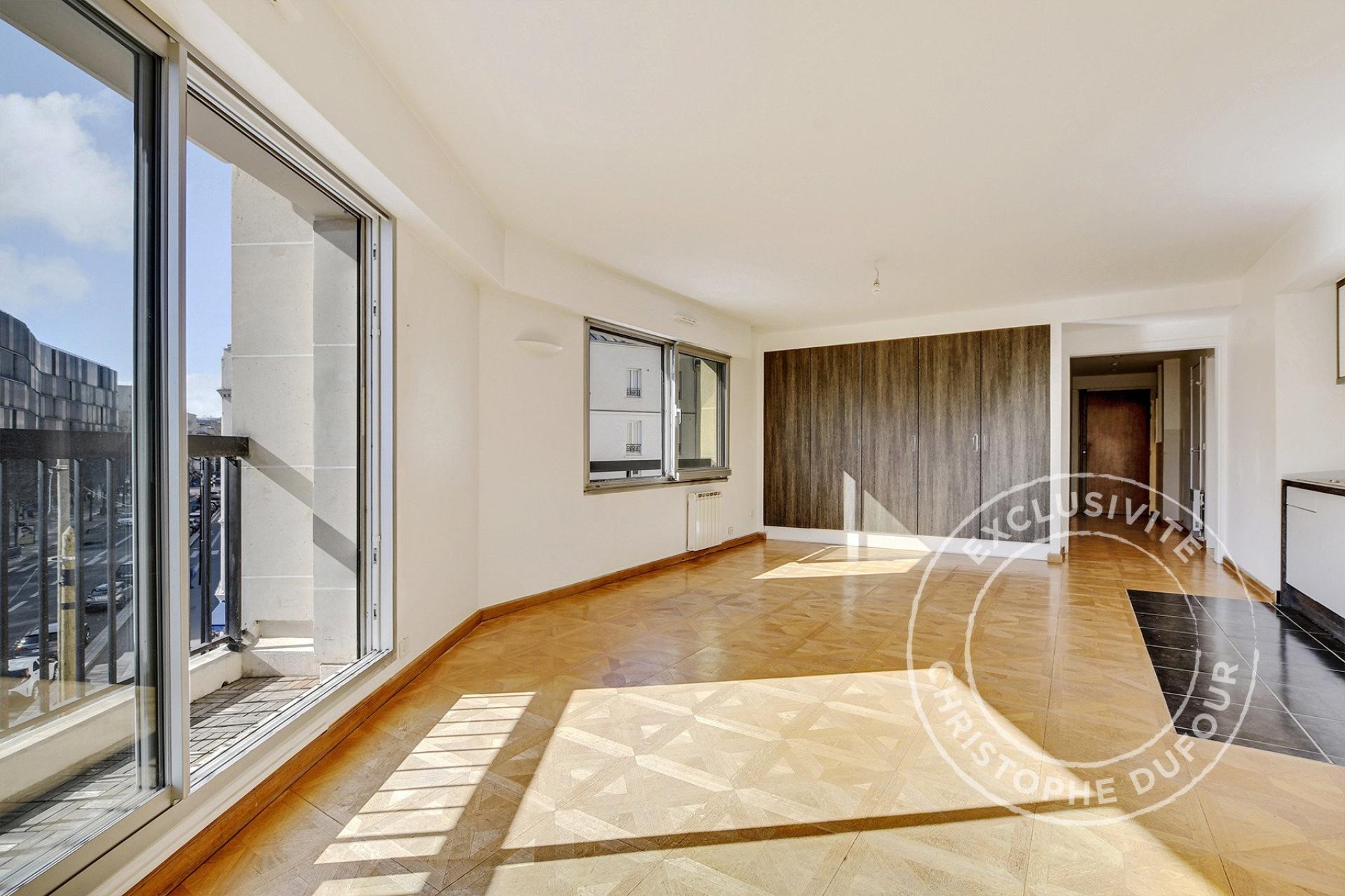 Photo 2 of the listing.