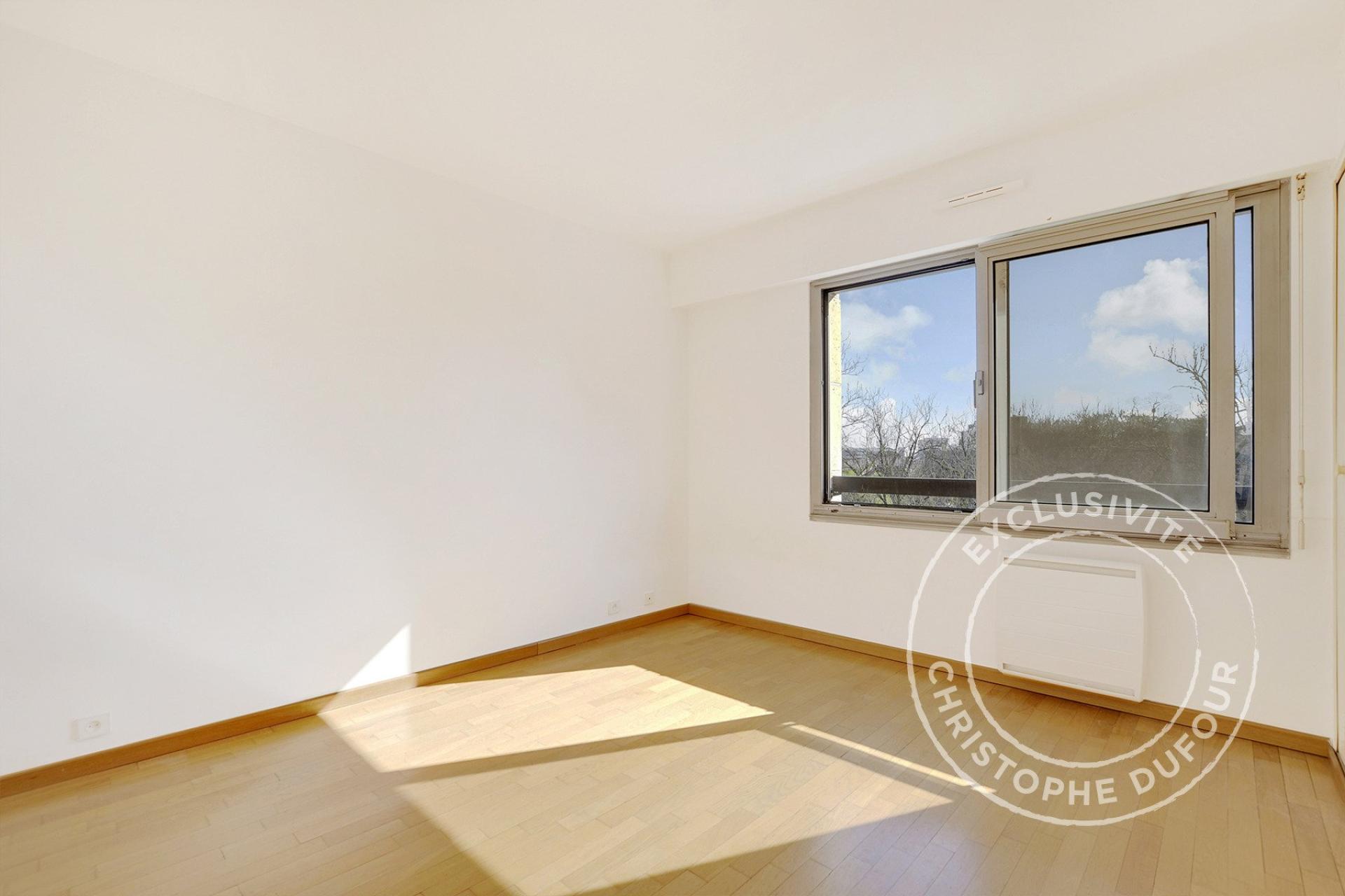 Photo 7 of the listing.