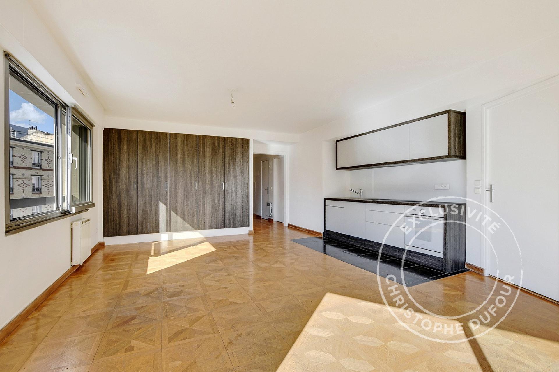 Photo 3 of the listing.