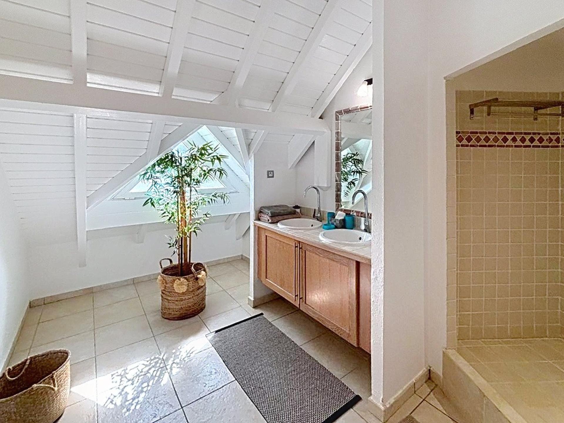 Photo 9 of the listing.