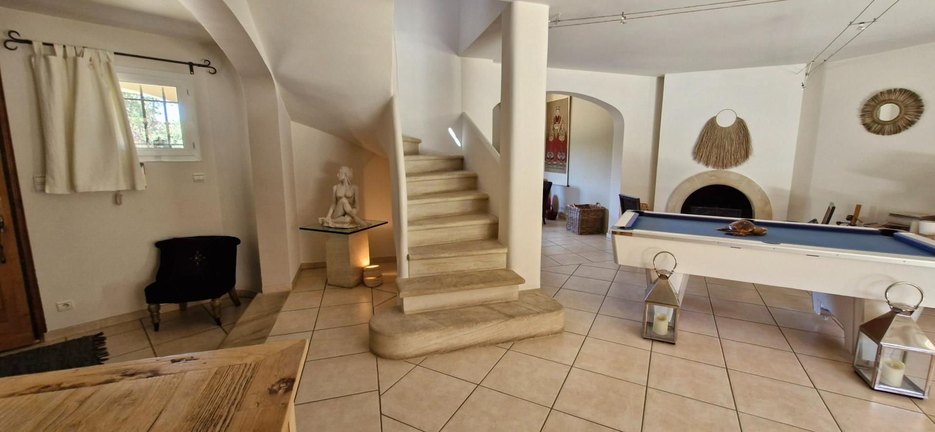 Photo 3 of the listing.