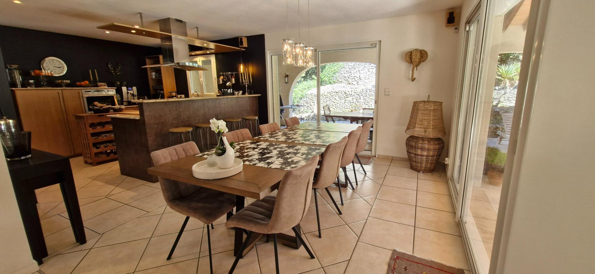 Photo 5 of the listing.