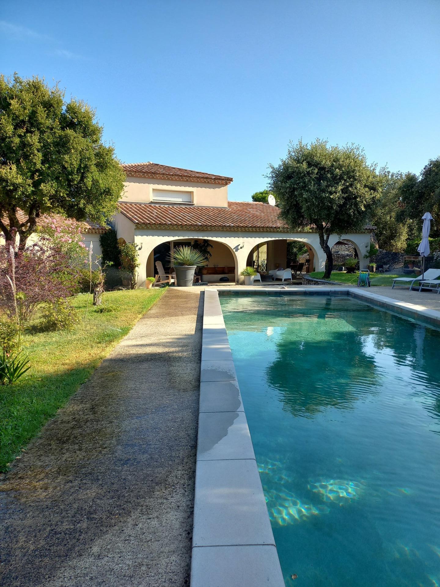 Photo 2 of the listing.