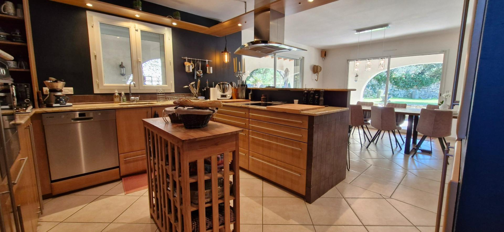 Photo 4 of the listing.