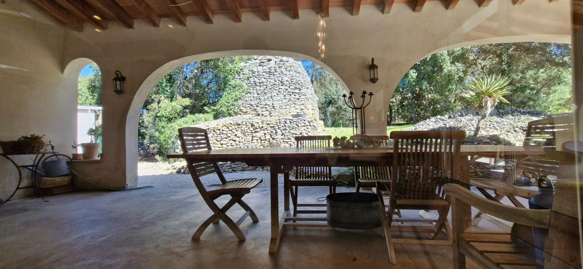 Photo 10 of the listing.