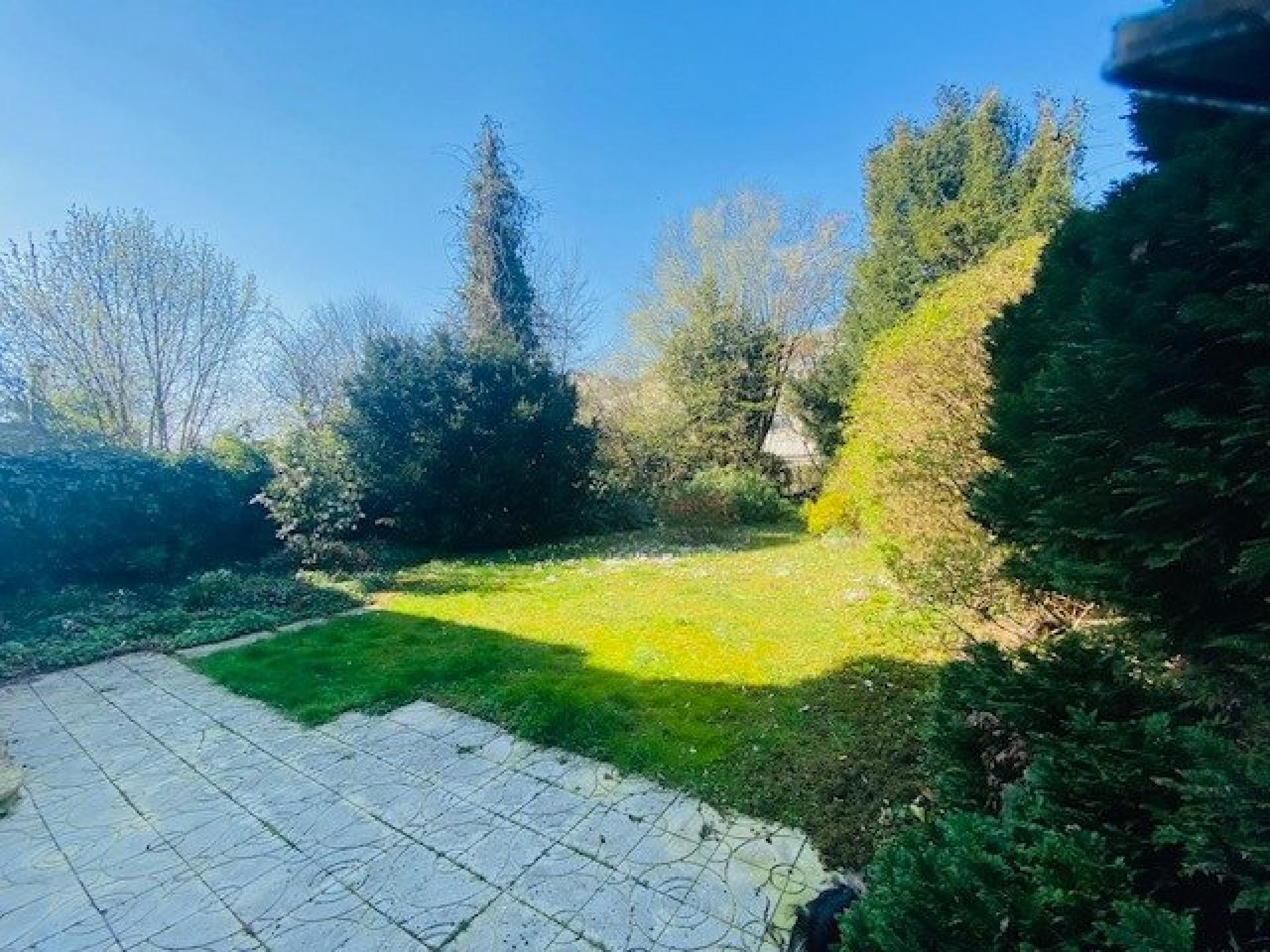 Photo 13 of the listing.