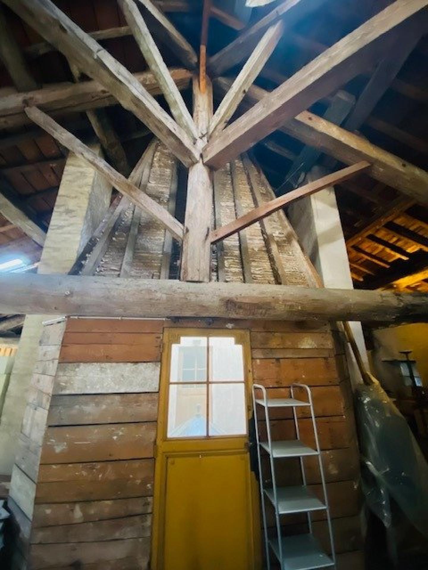 Photo 10 of the listing.